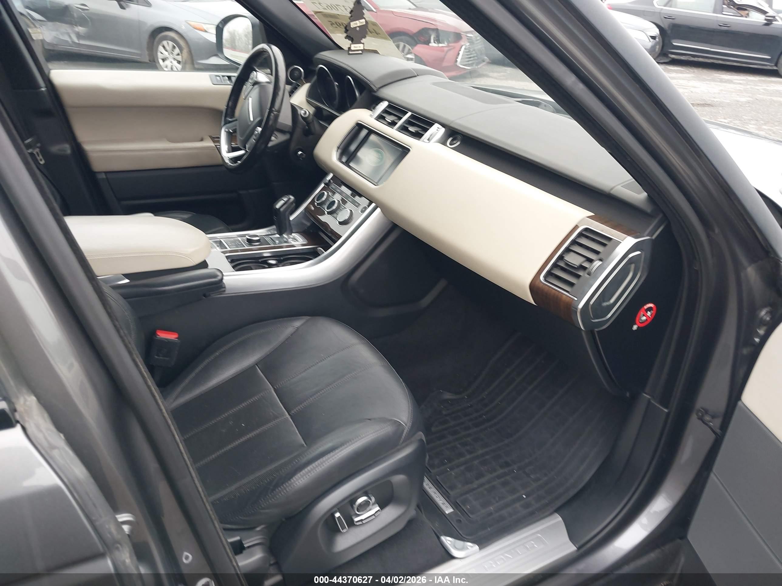 LAND ROVER image 5