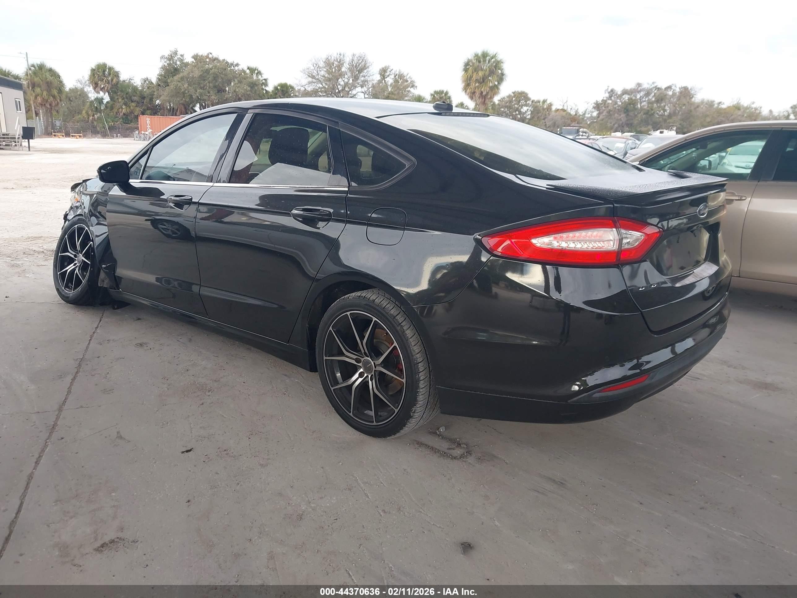 FORD FUSION image 3