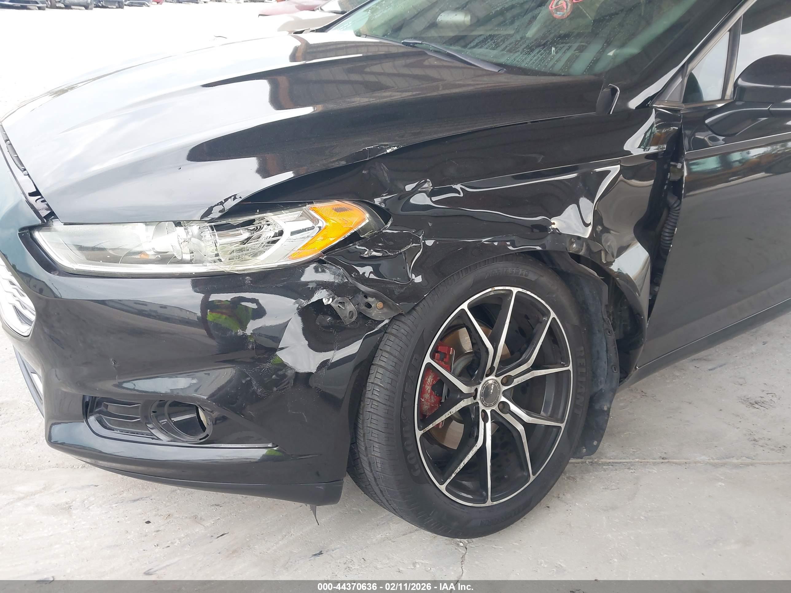FORD FUSION image 6