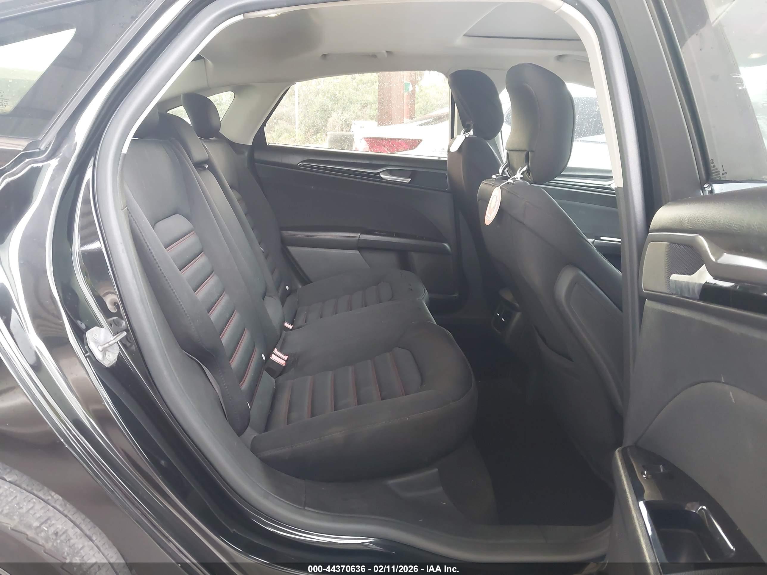 FORD FUSION image 8