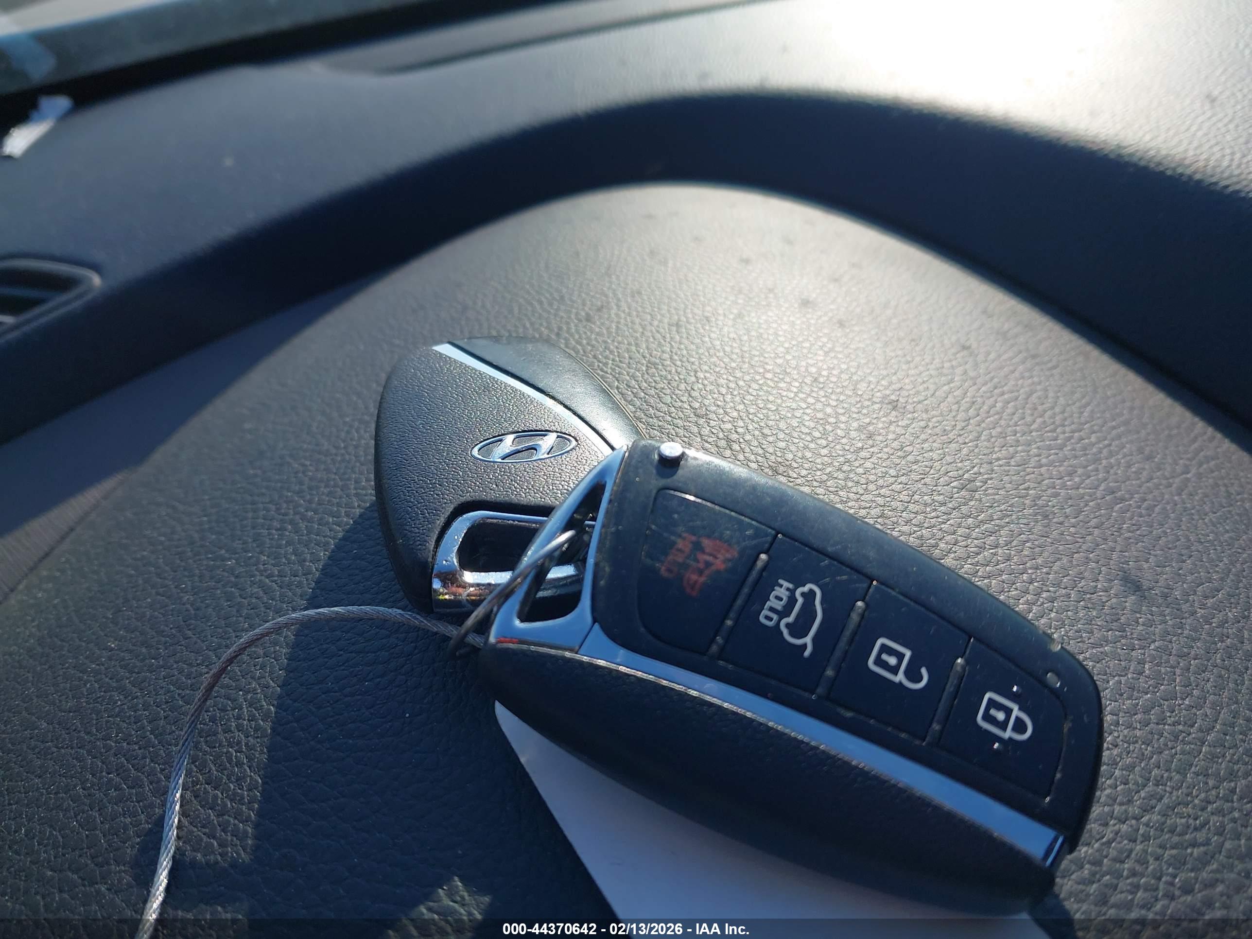 HYUNDAI SANTA image 11