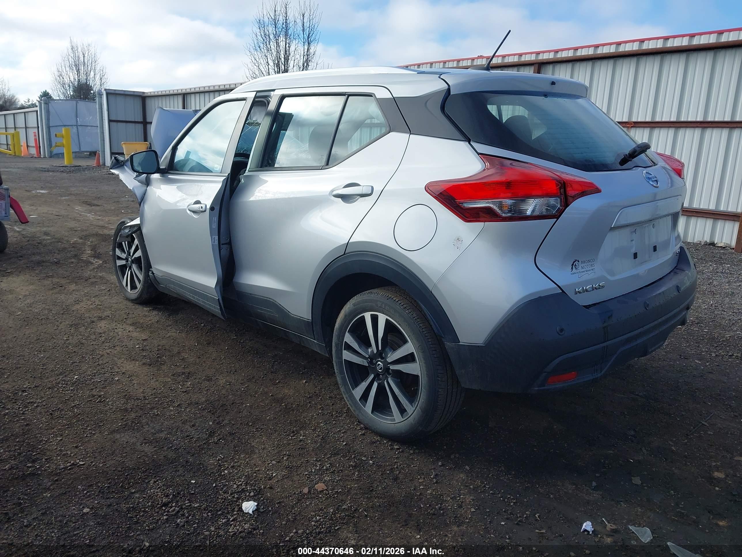 NISSAN KICKS image 3