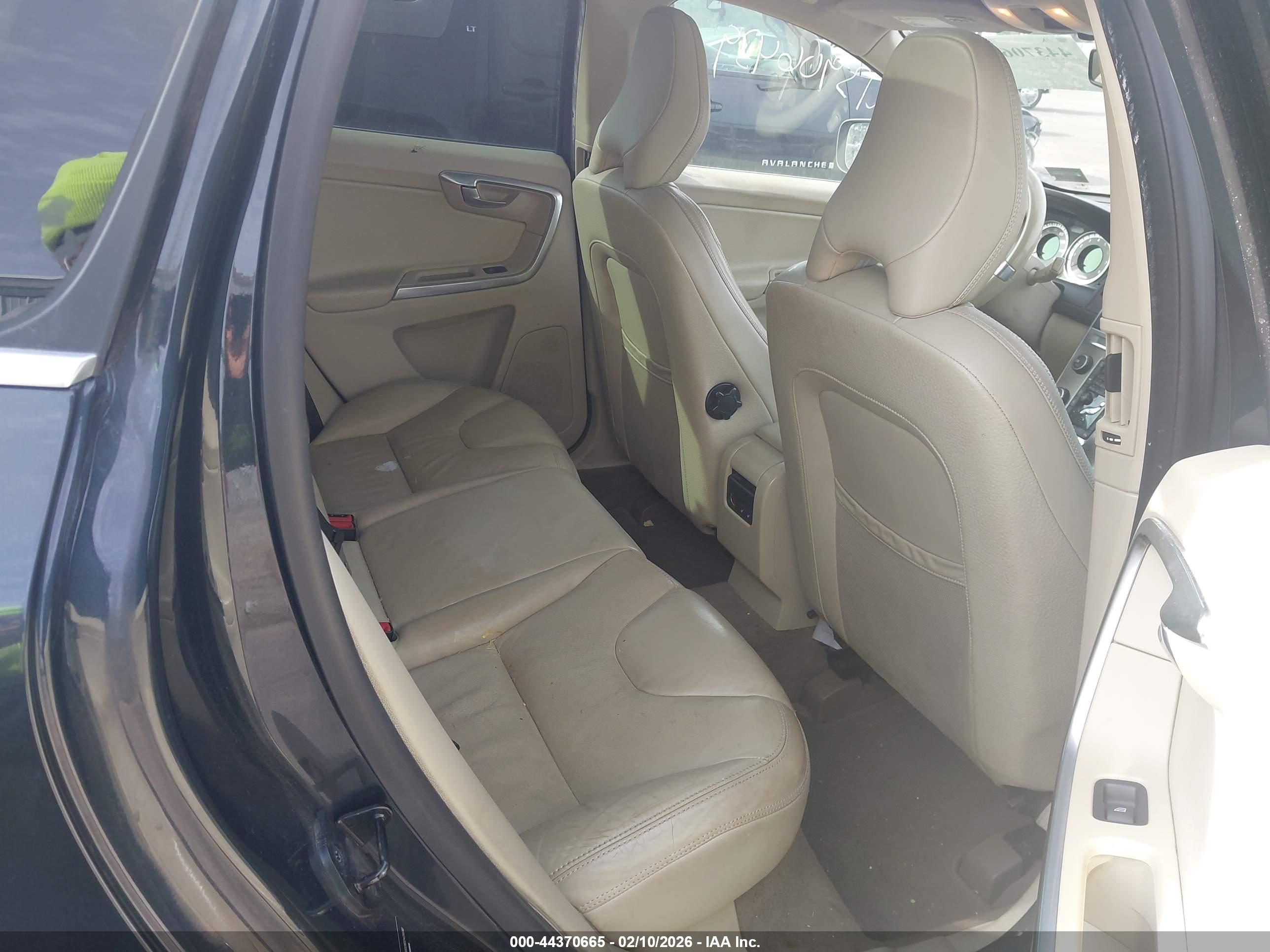 VOLVO XC60 image 8