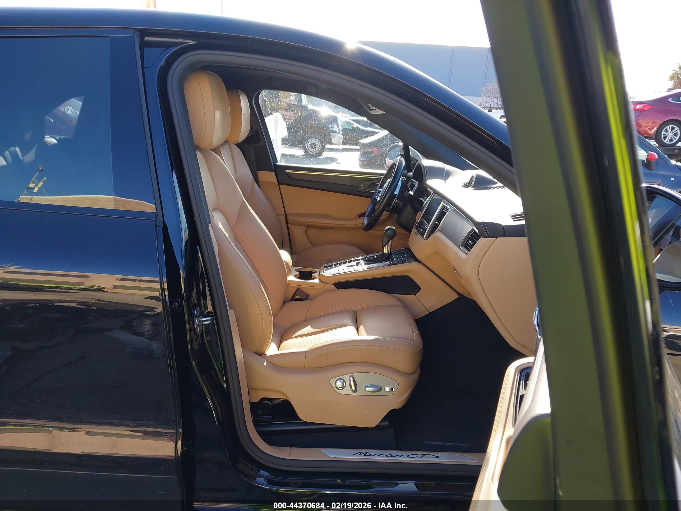 PORSCHE MACAN image 5