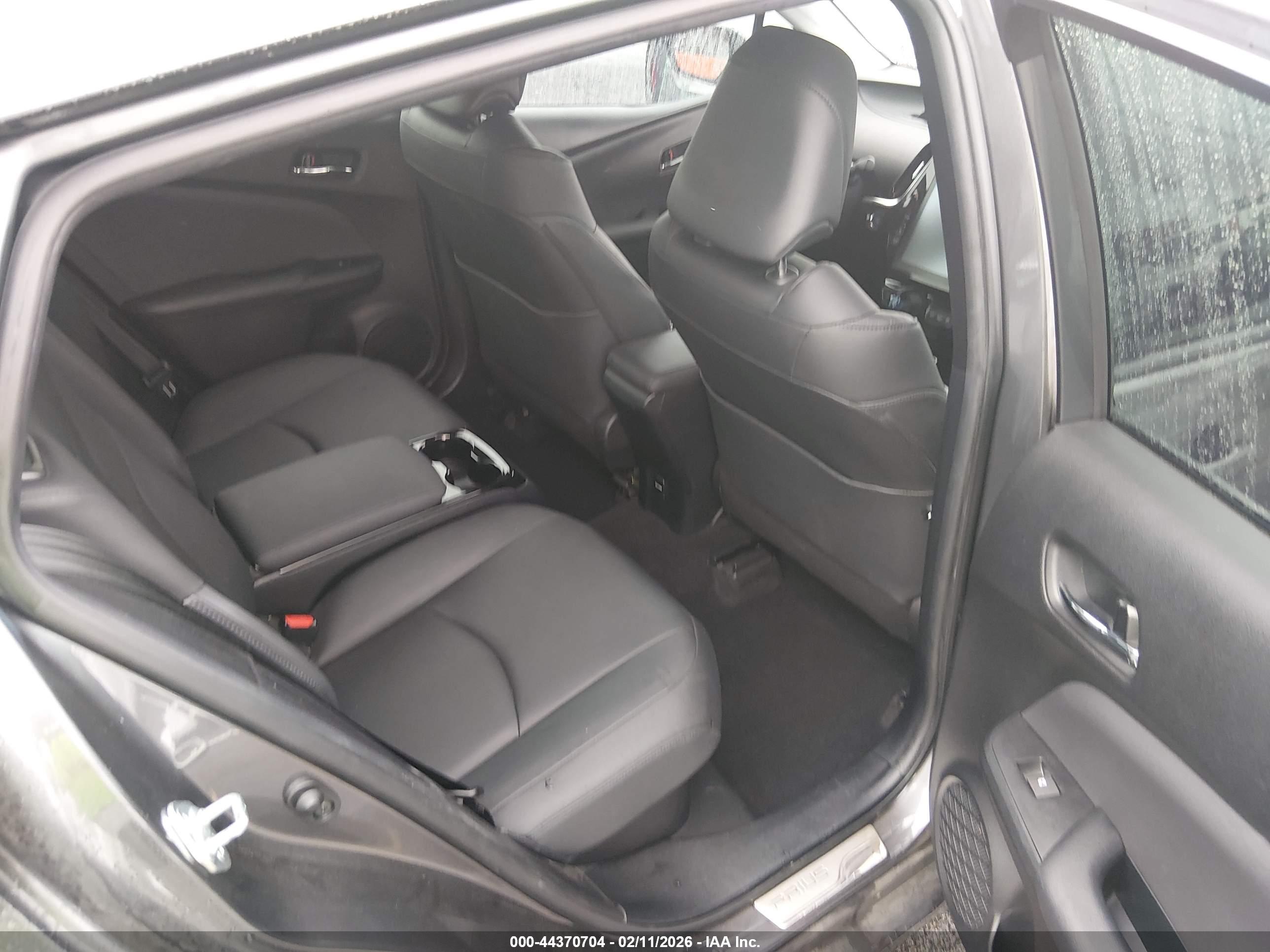 TOYOTA PRIUS image 8