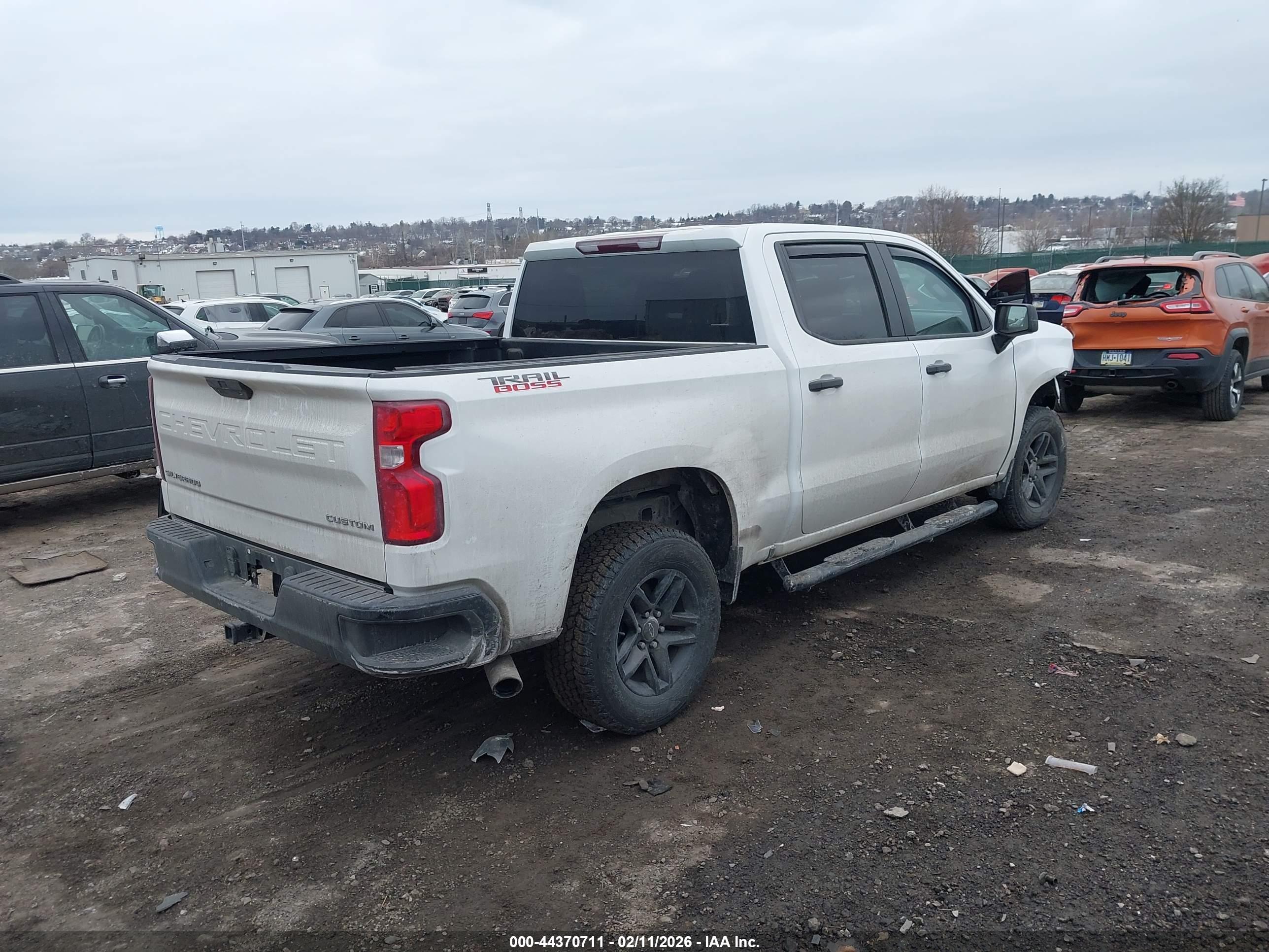 CHEVROLET SILVERADO image 4