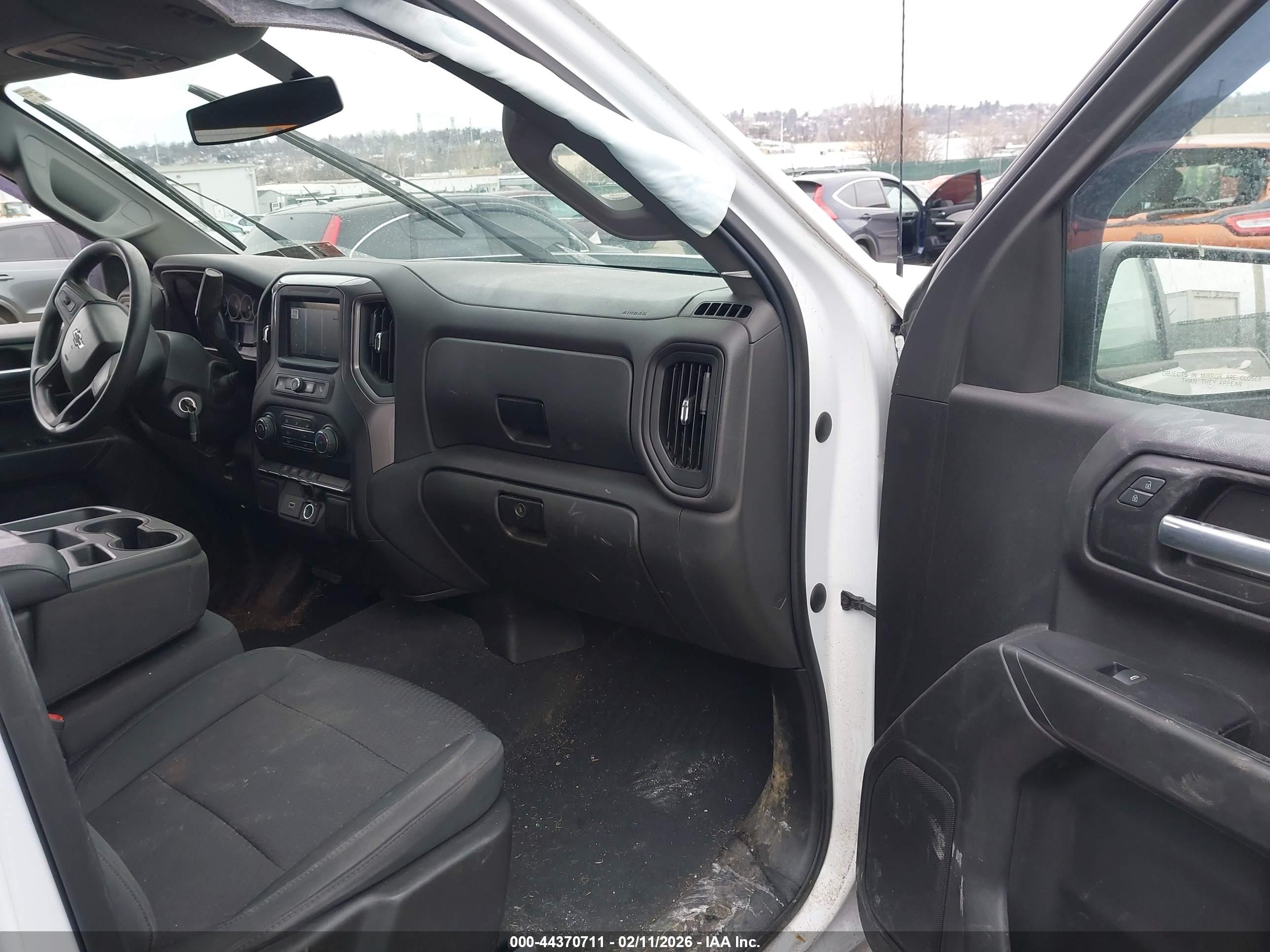 CHEVROLET SILVERADO image 5