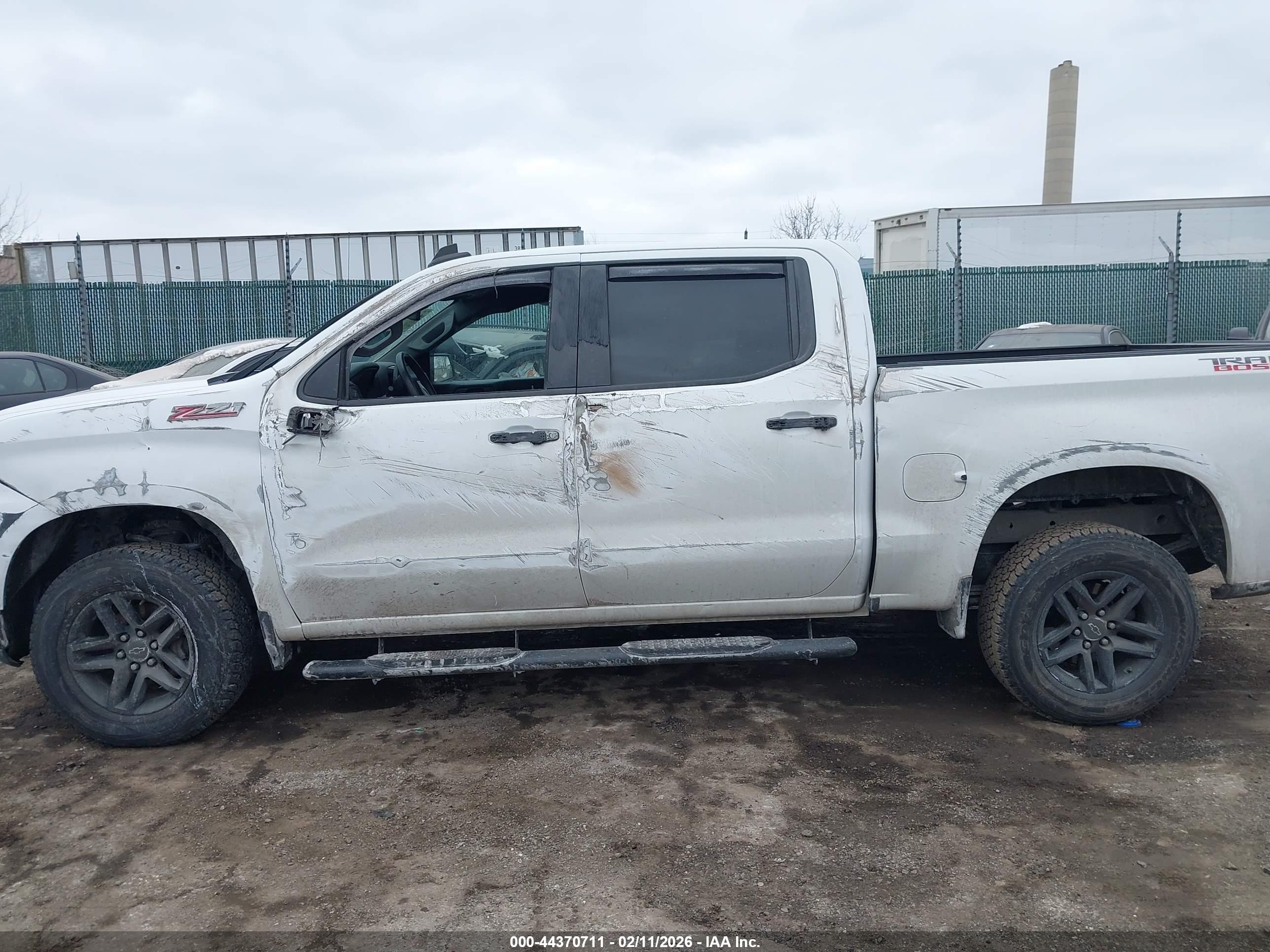 CHEVROLET SILVERADO image 6