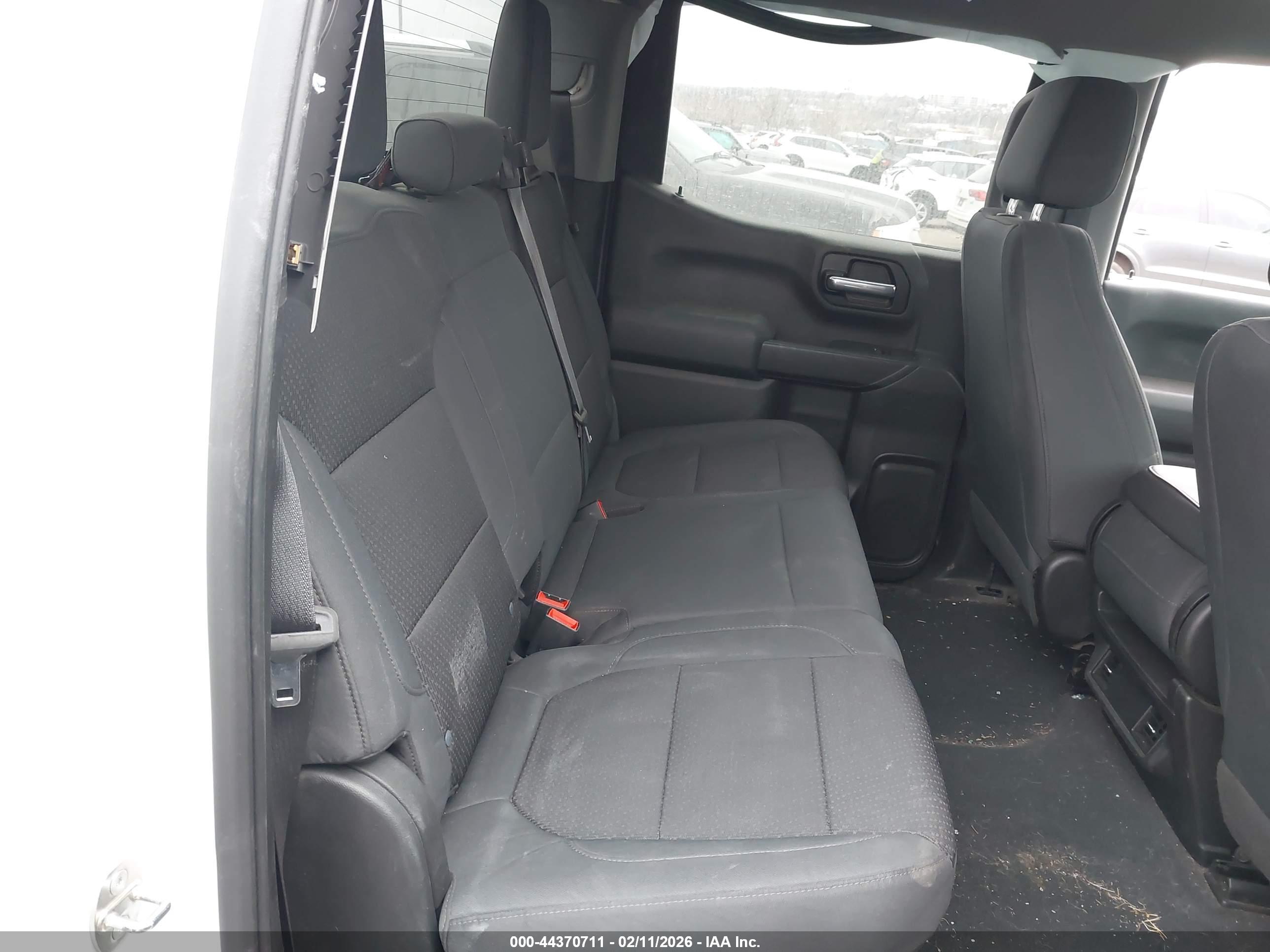 CHEVROLET SILVERADO image 8