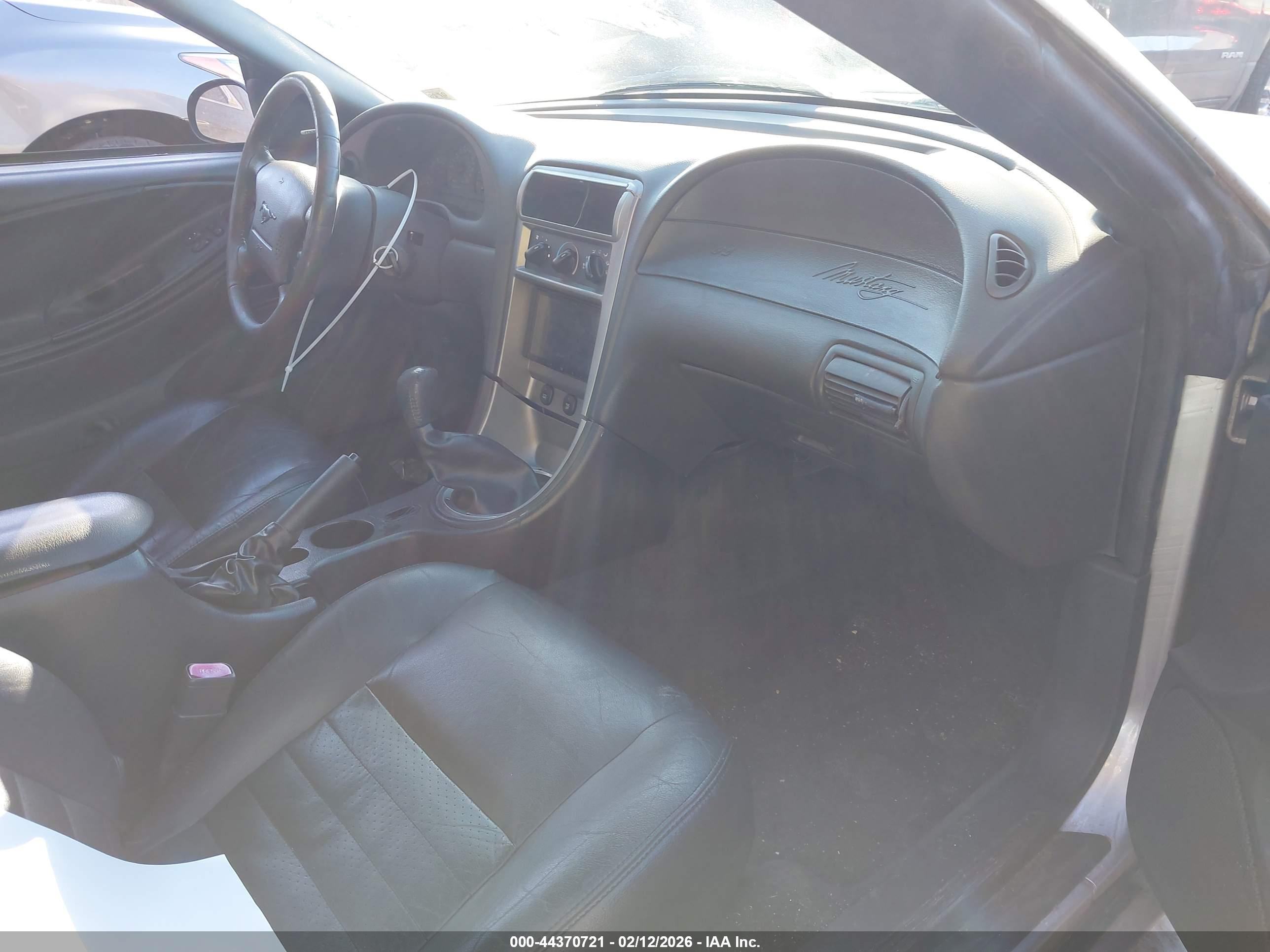 FORD MUSTANG image 5