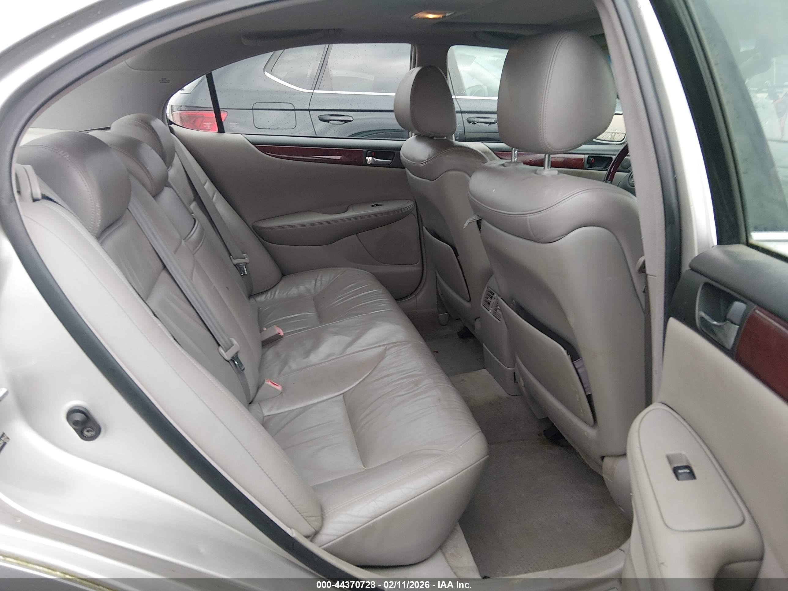 LEXUS ES image 8