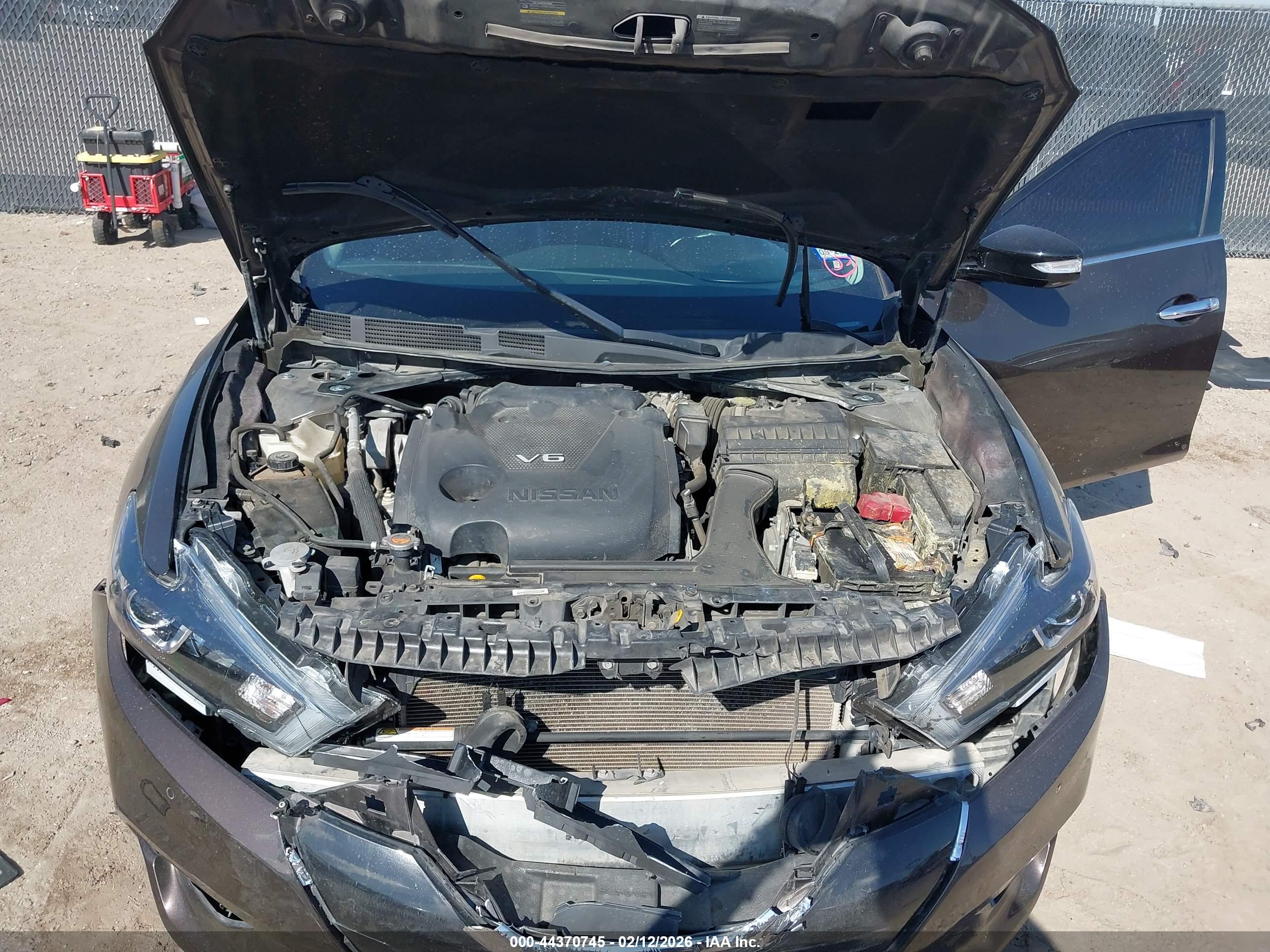 NISSAN MAXIMA image 10