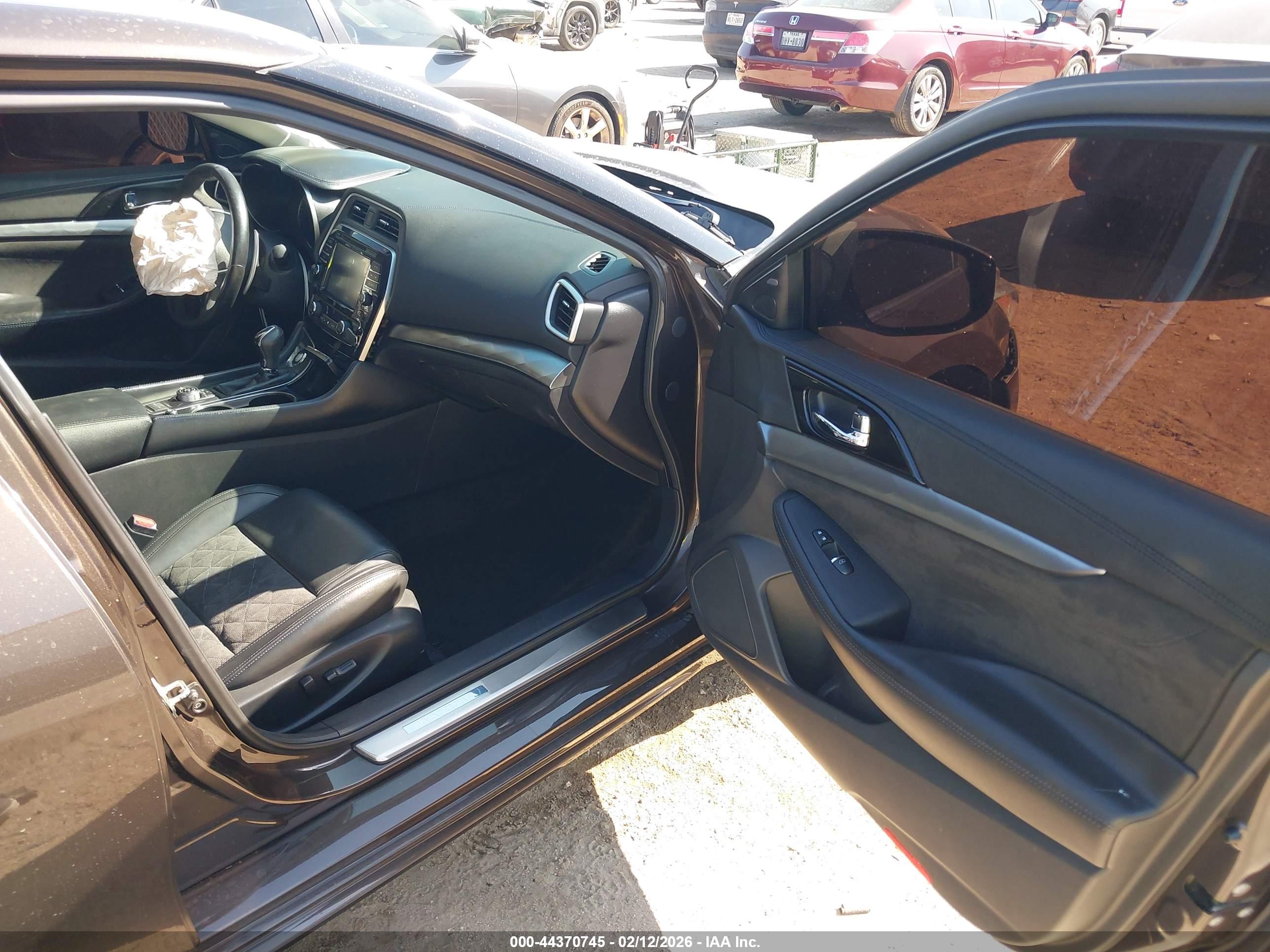 NISSAN MAXIMA image 5