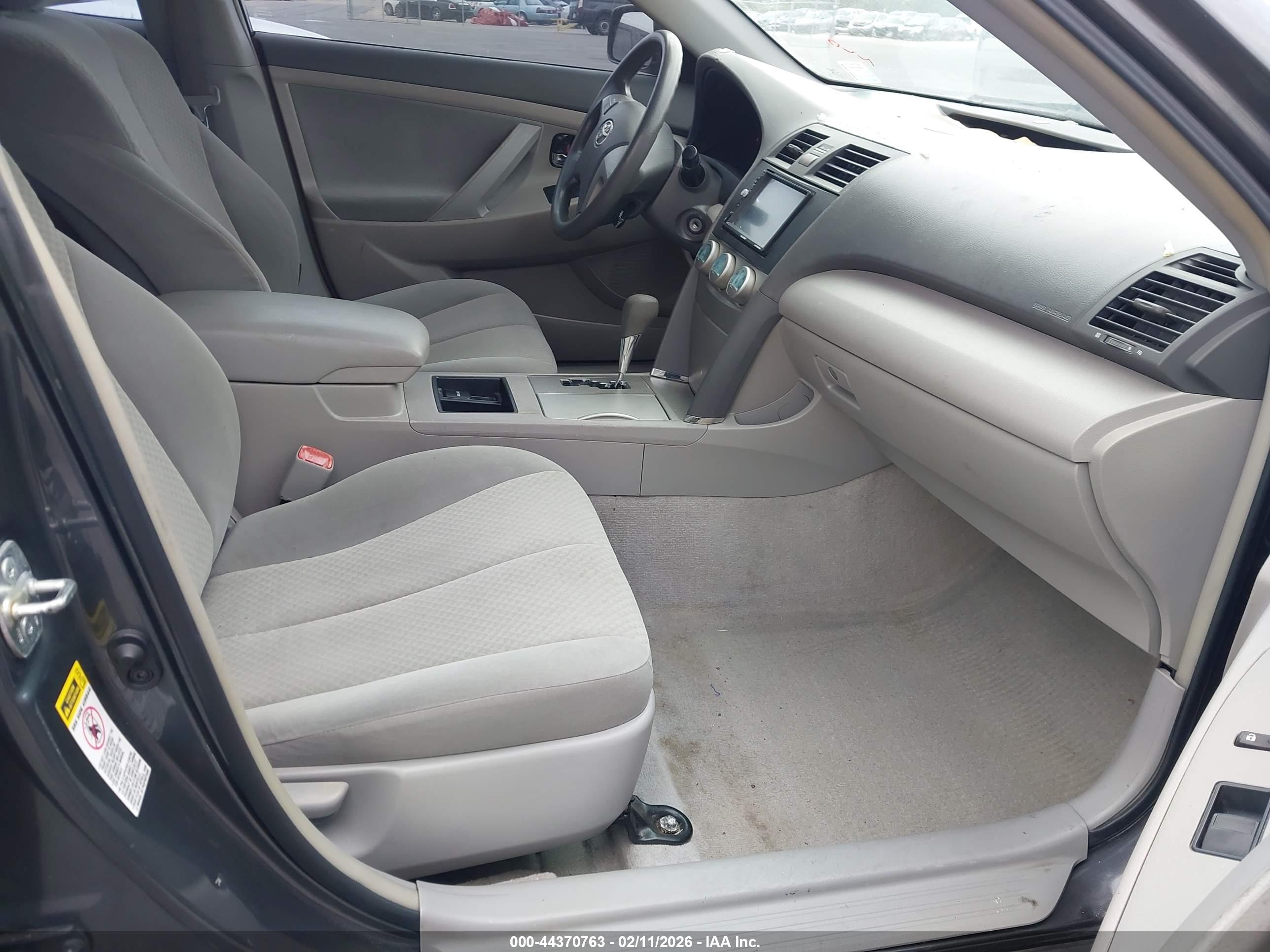TOYOTA CAMRY image 5