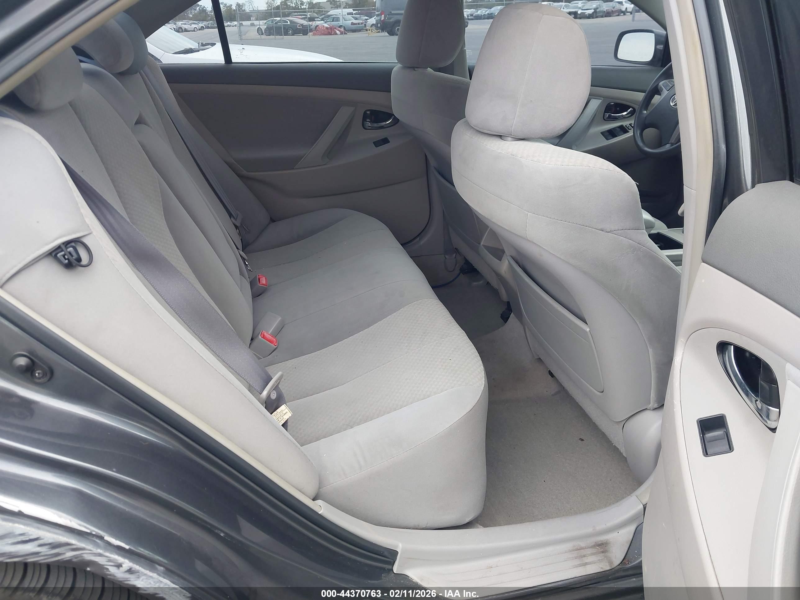 TOYOTA CAMRY image 8