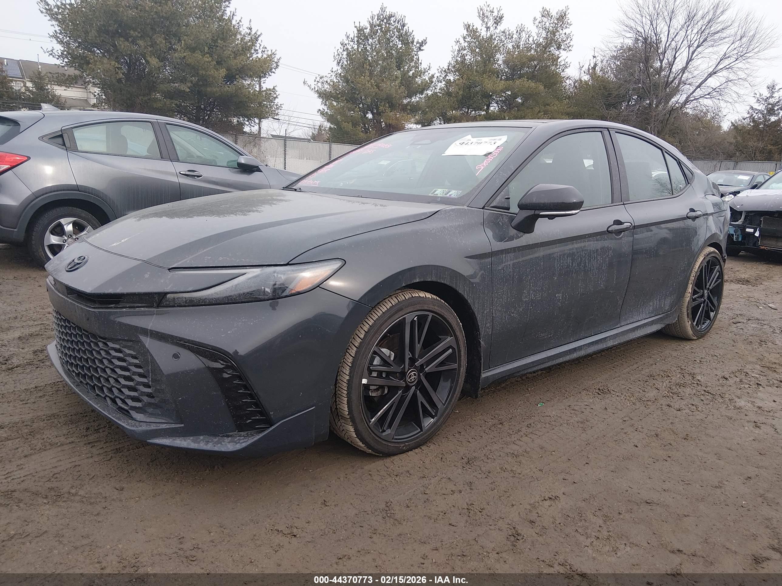 TOYOTA CAMRY image 2