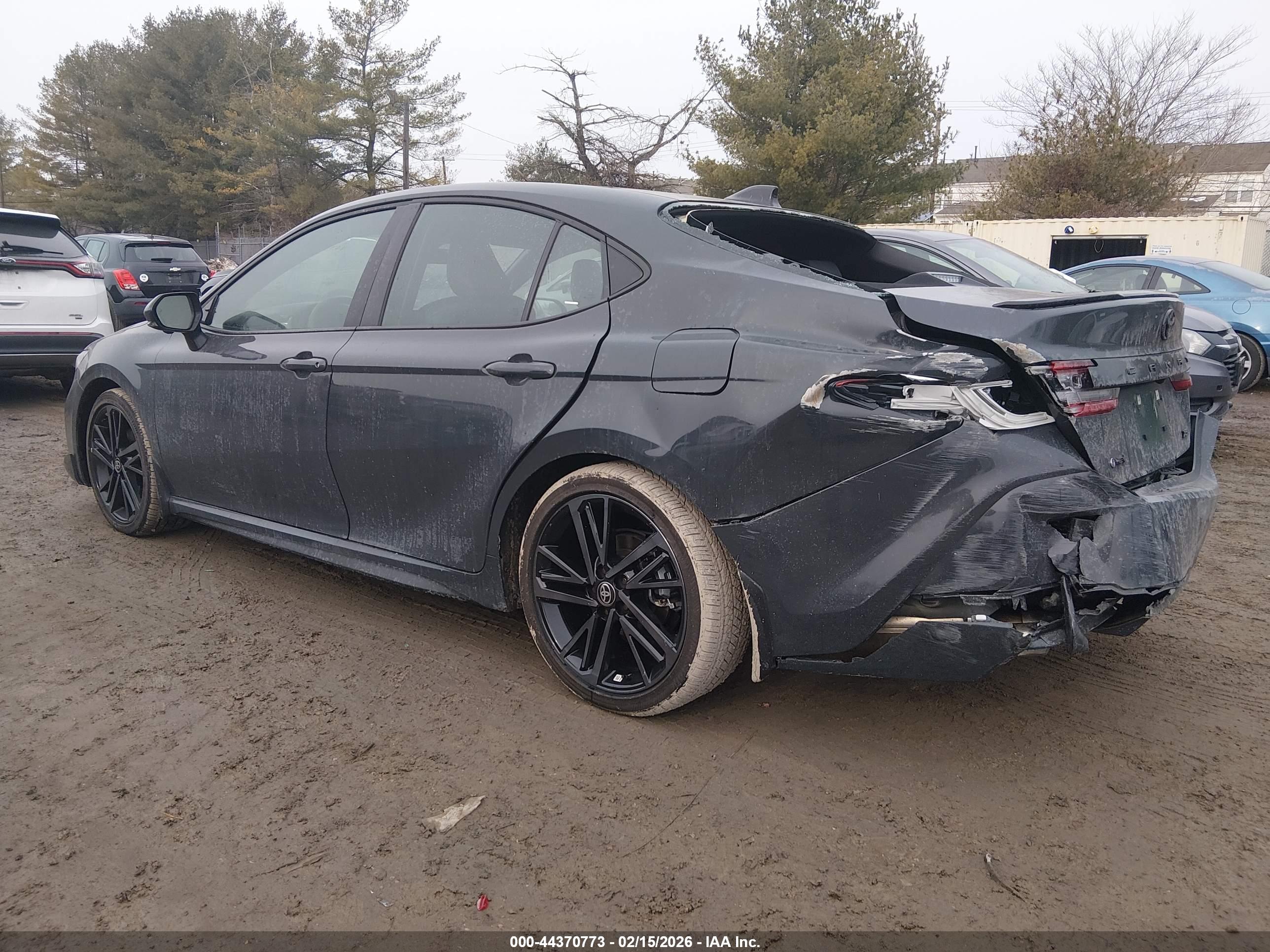 TOYOTA CAMRY image 3