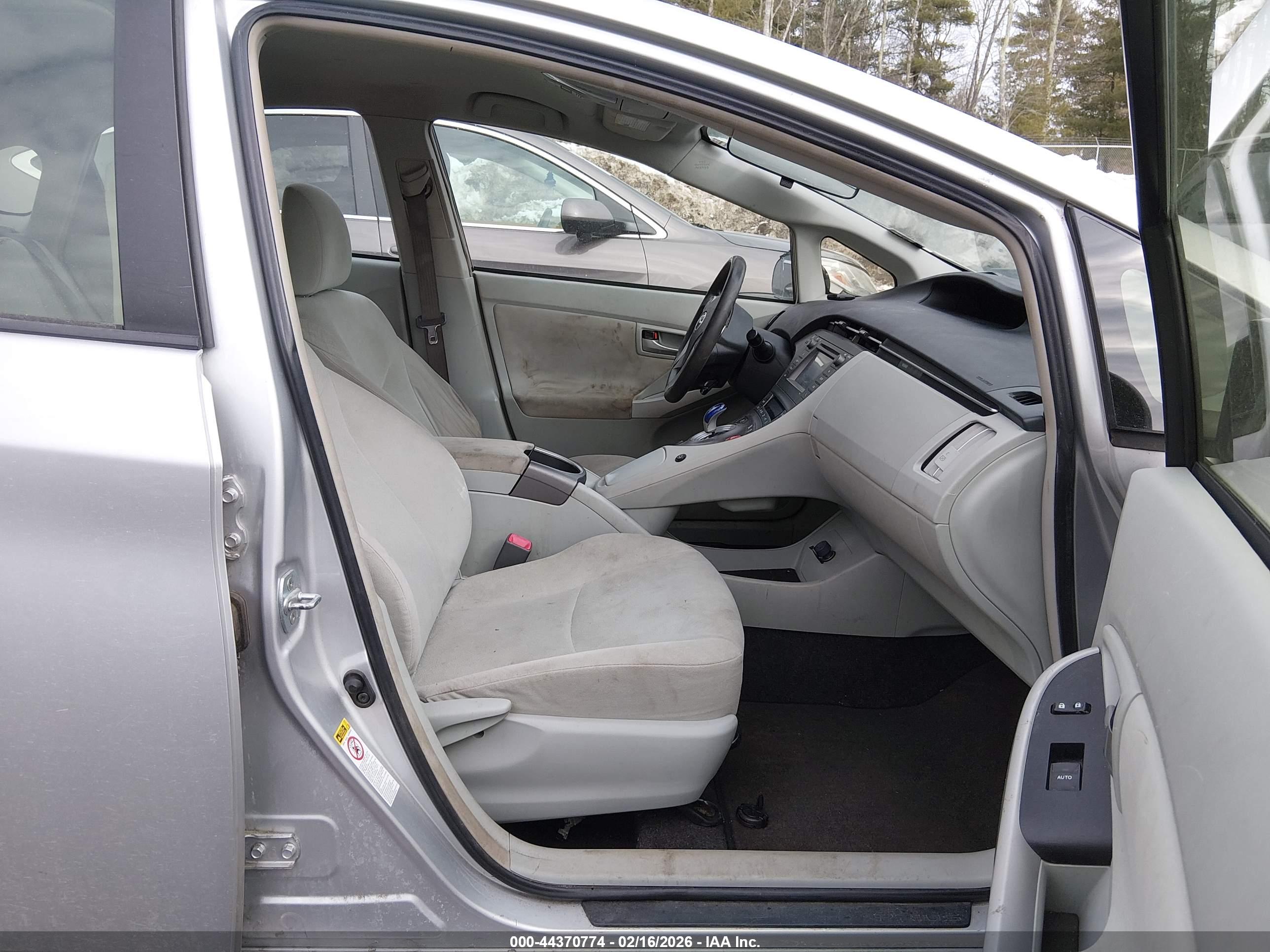 TOYOTA PRIUS image 5