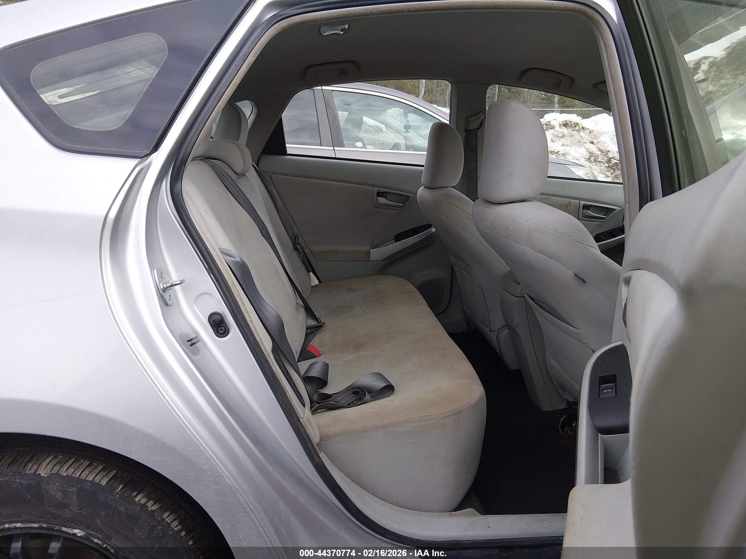 TOYOTA PRIUS image 8