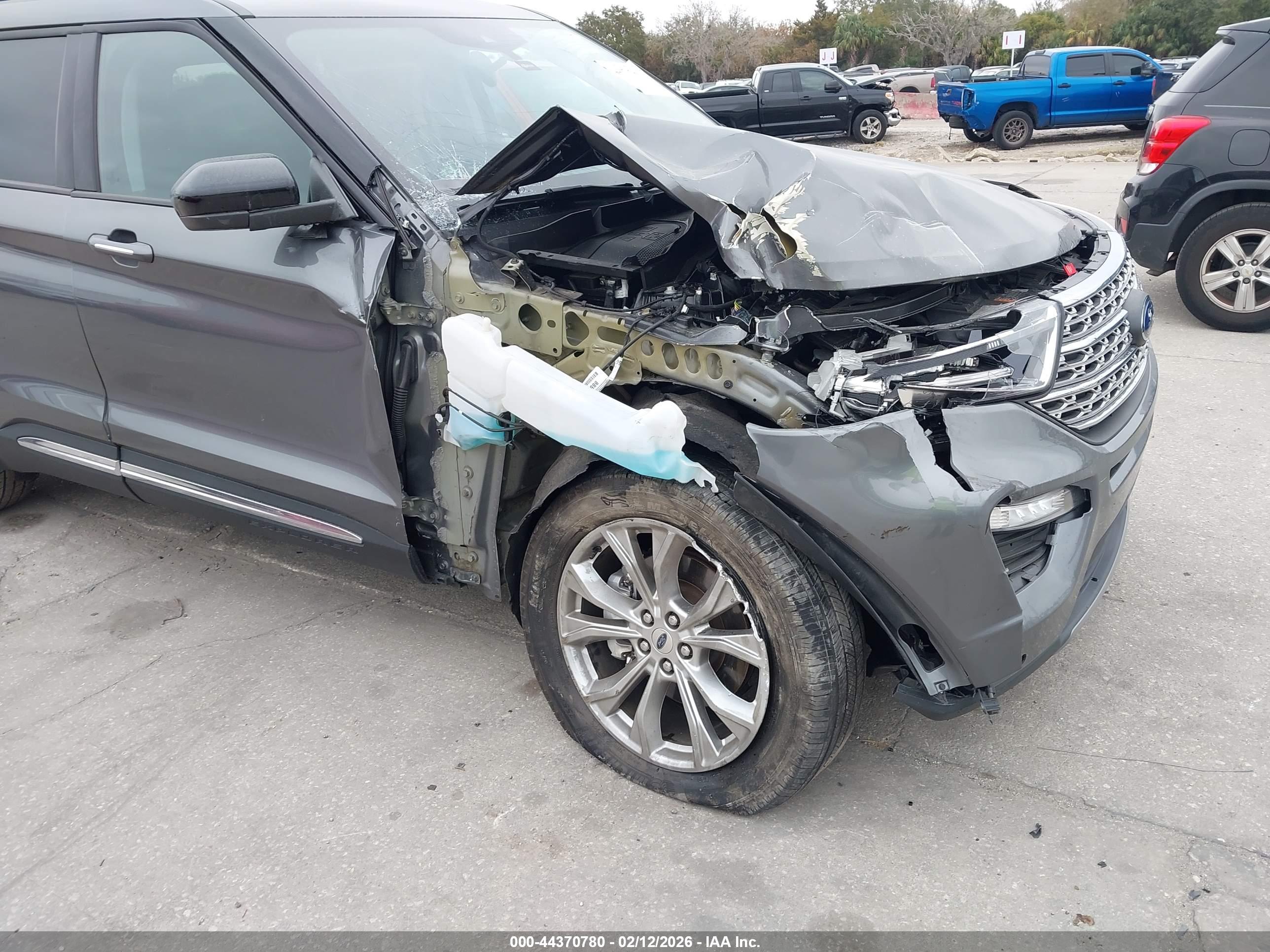 FORD EXPLORER image 6