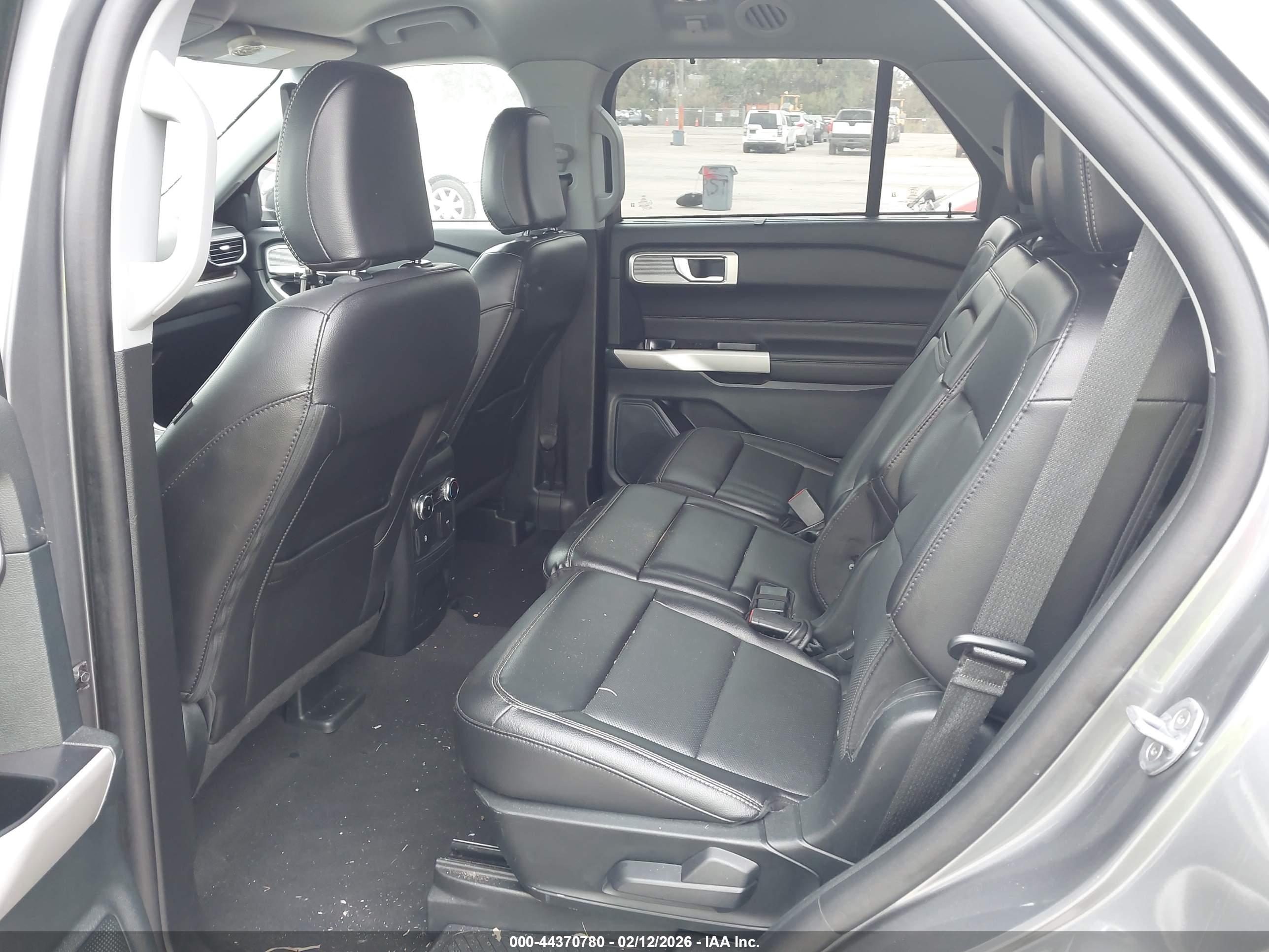 FORD EXPLORER image 8