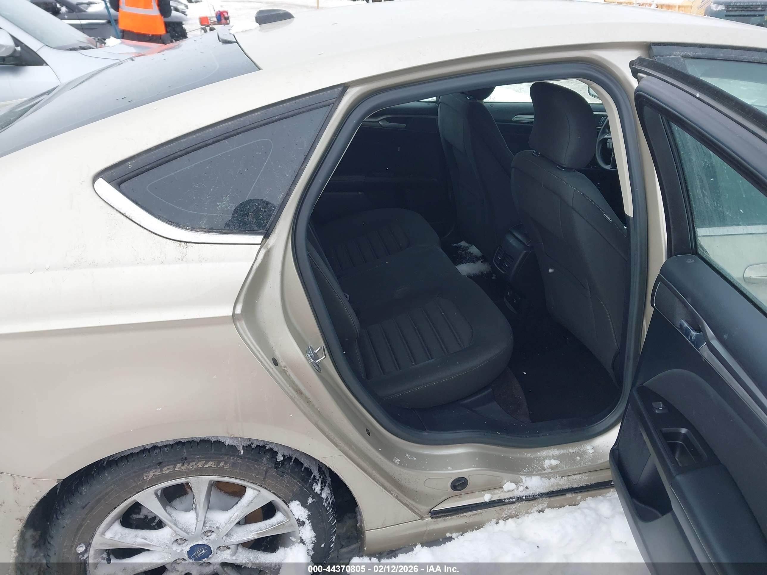 FORD FUSION image 8