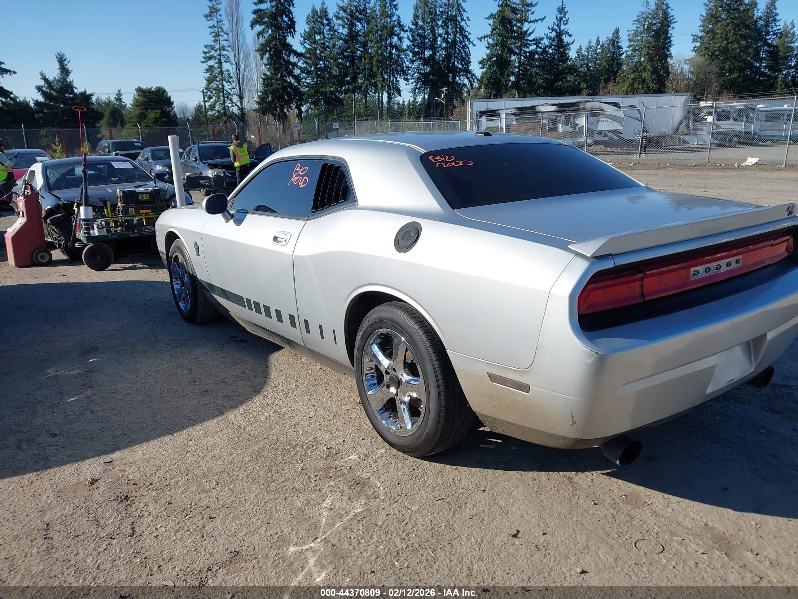 DODGE CHALLENGER image 3