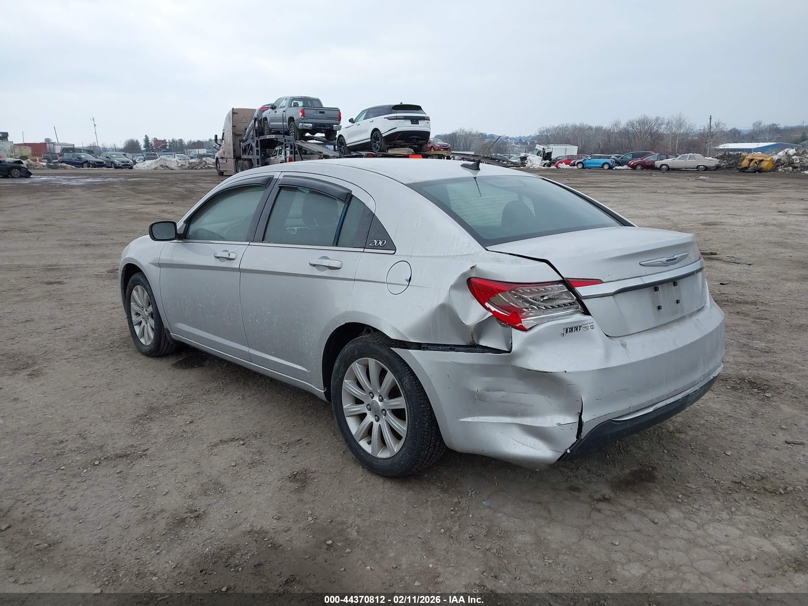 CHRYSLER 200 image 3
