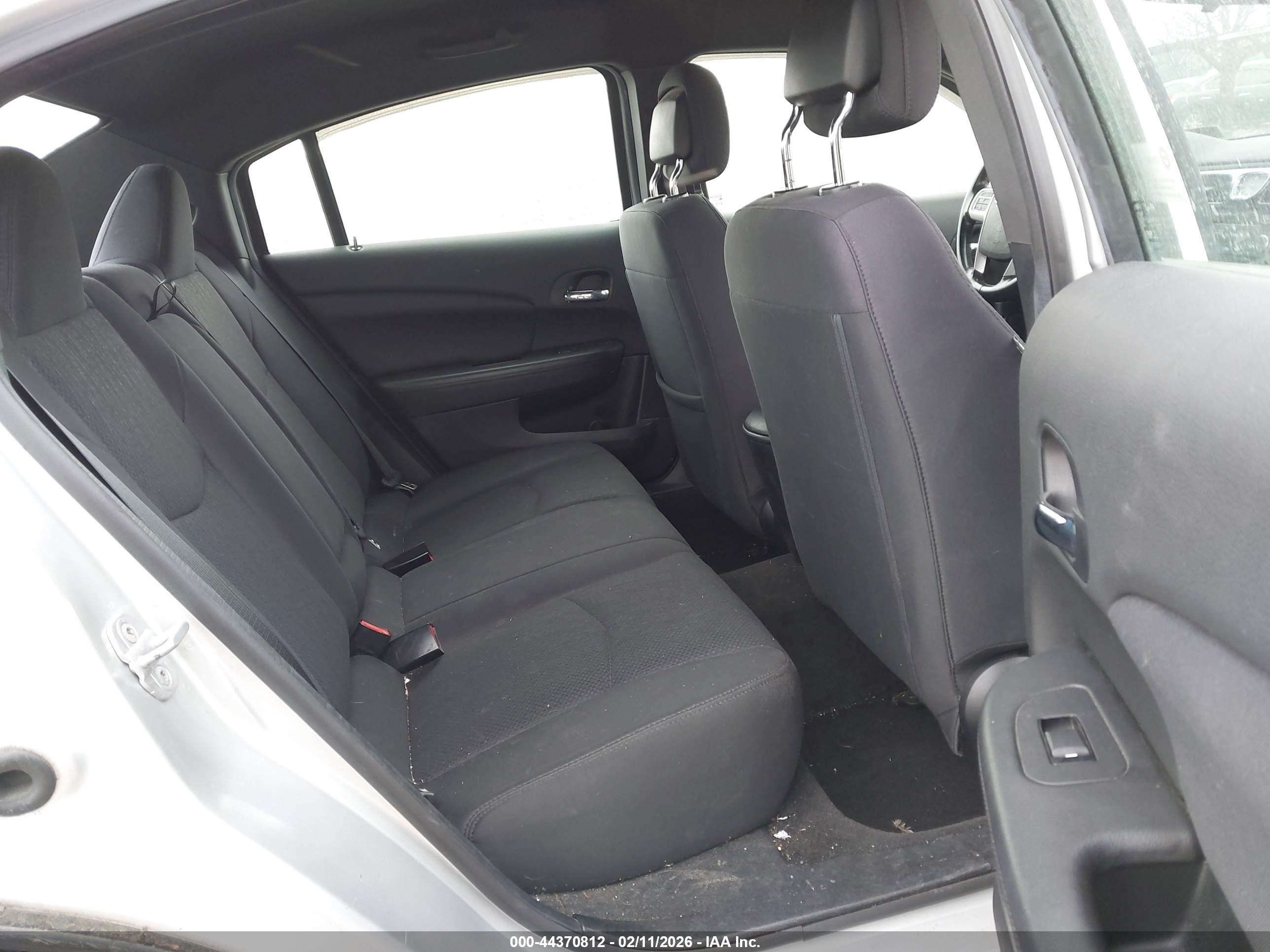 CHRYSLER 200 image 8