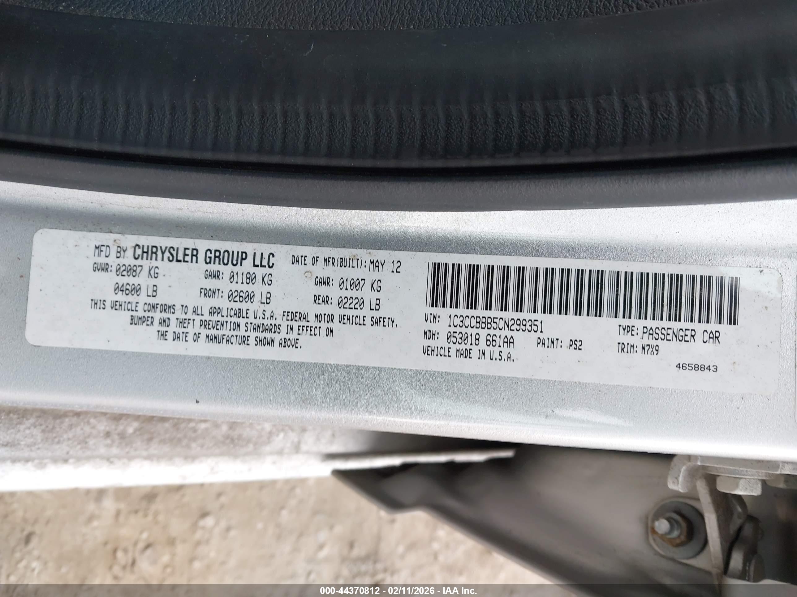 CHRYSLER 200 image 9