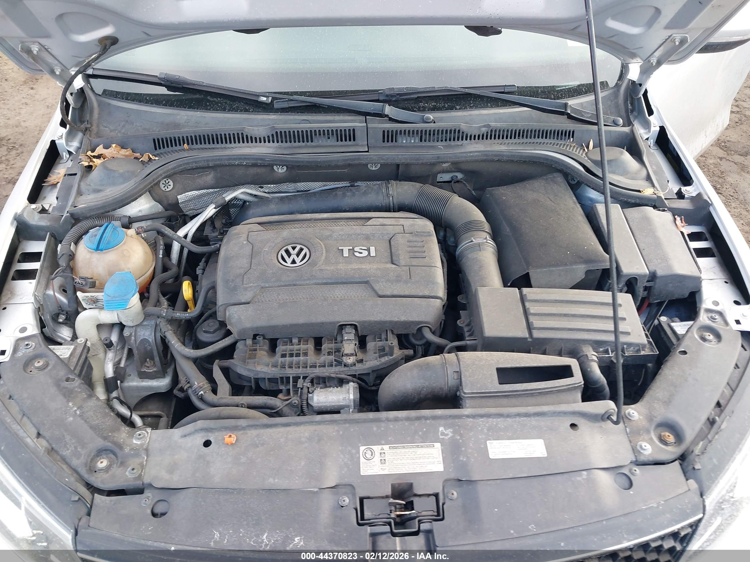 VOLKSWAGEN GLI image 10