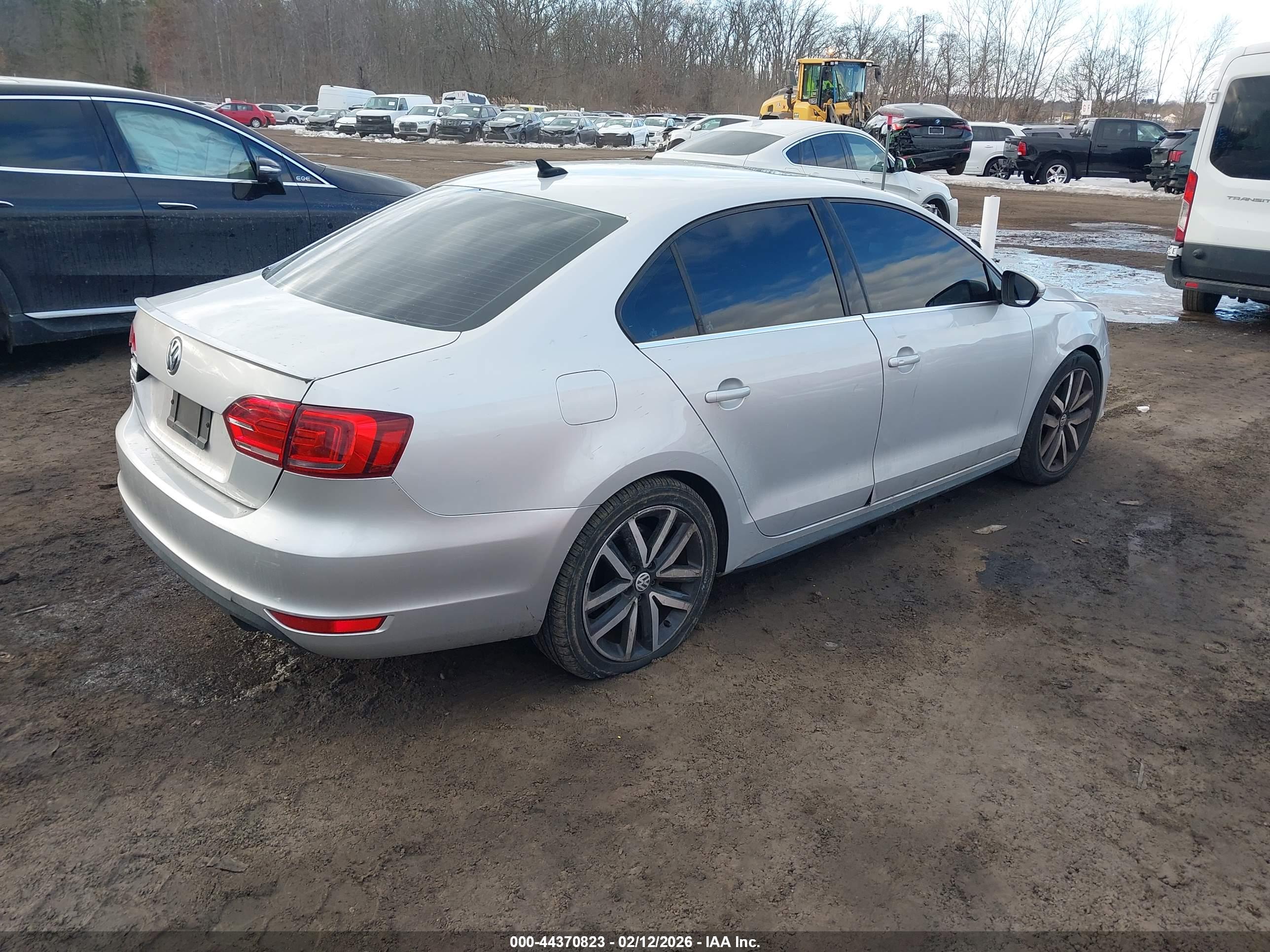 VOLKSWAGEN GLI image 4