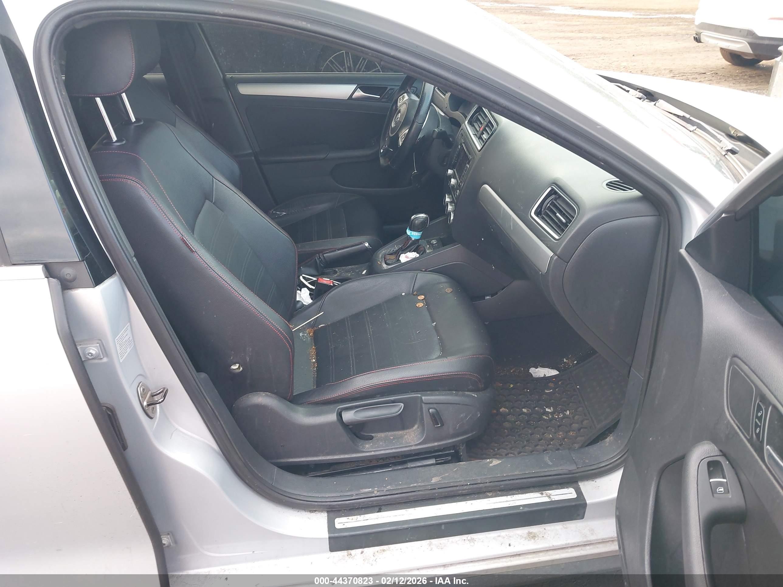 VOLKSWAGEN GLI image 5