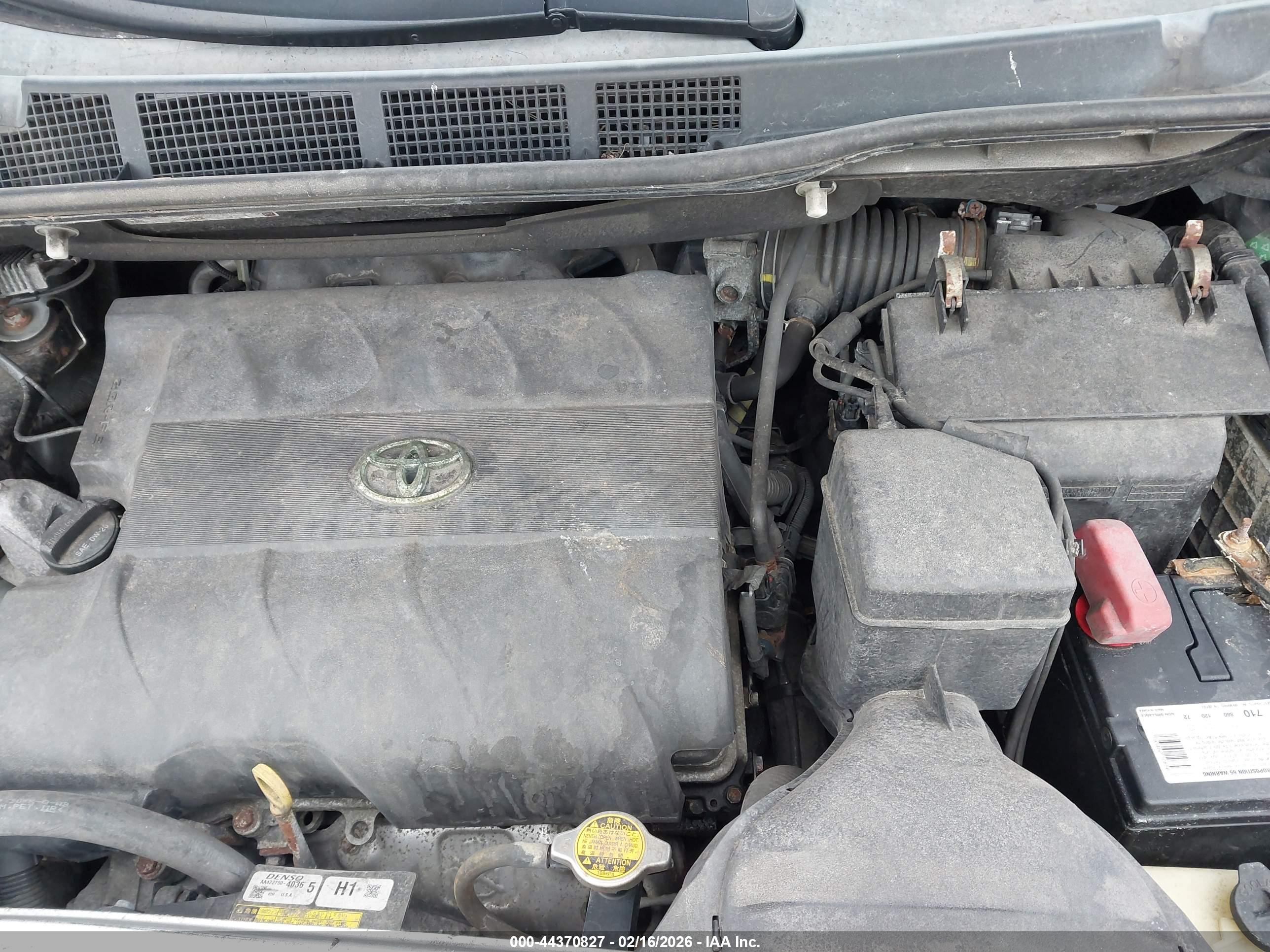 TOYOTA SIENNA image 10