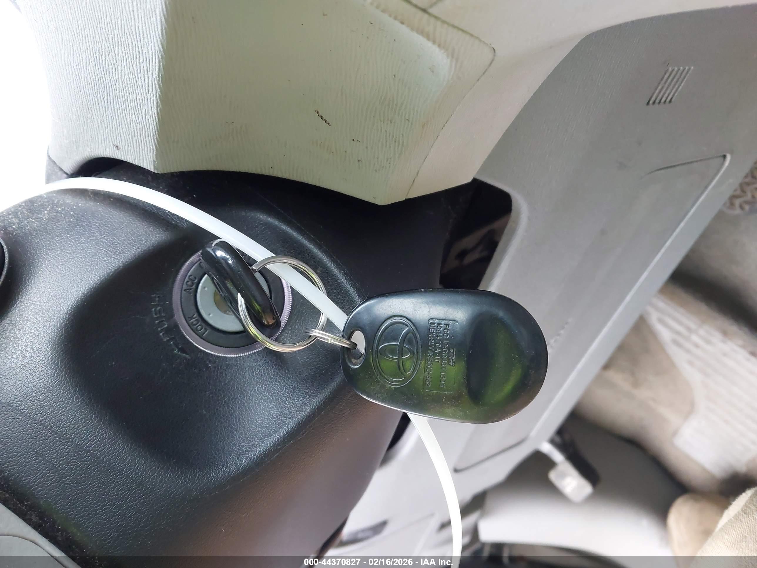 TOYOTA SIENNA image 11