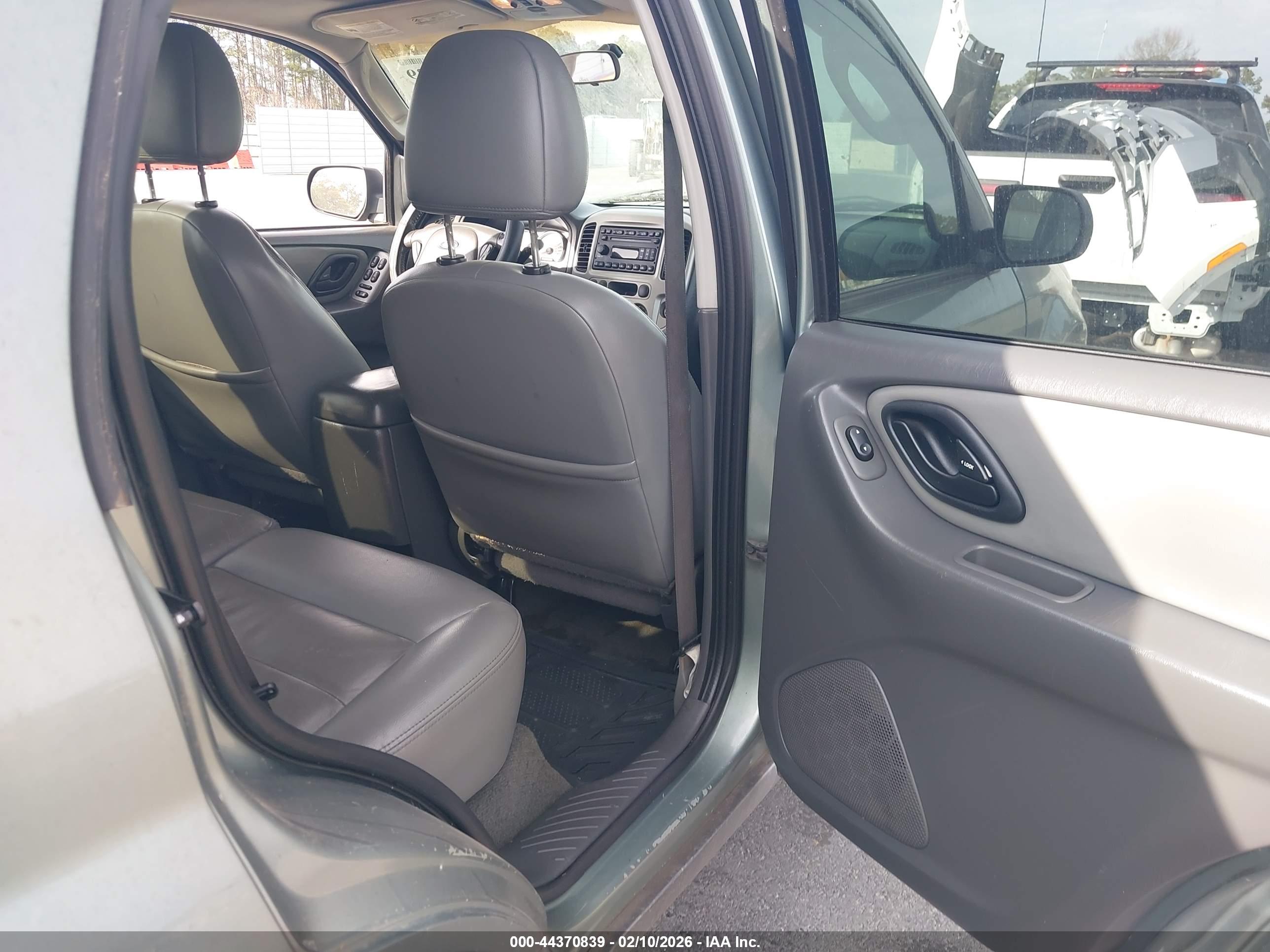 FORD ESCAPE image 8