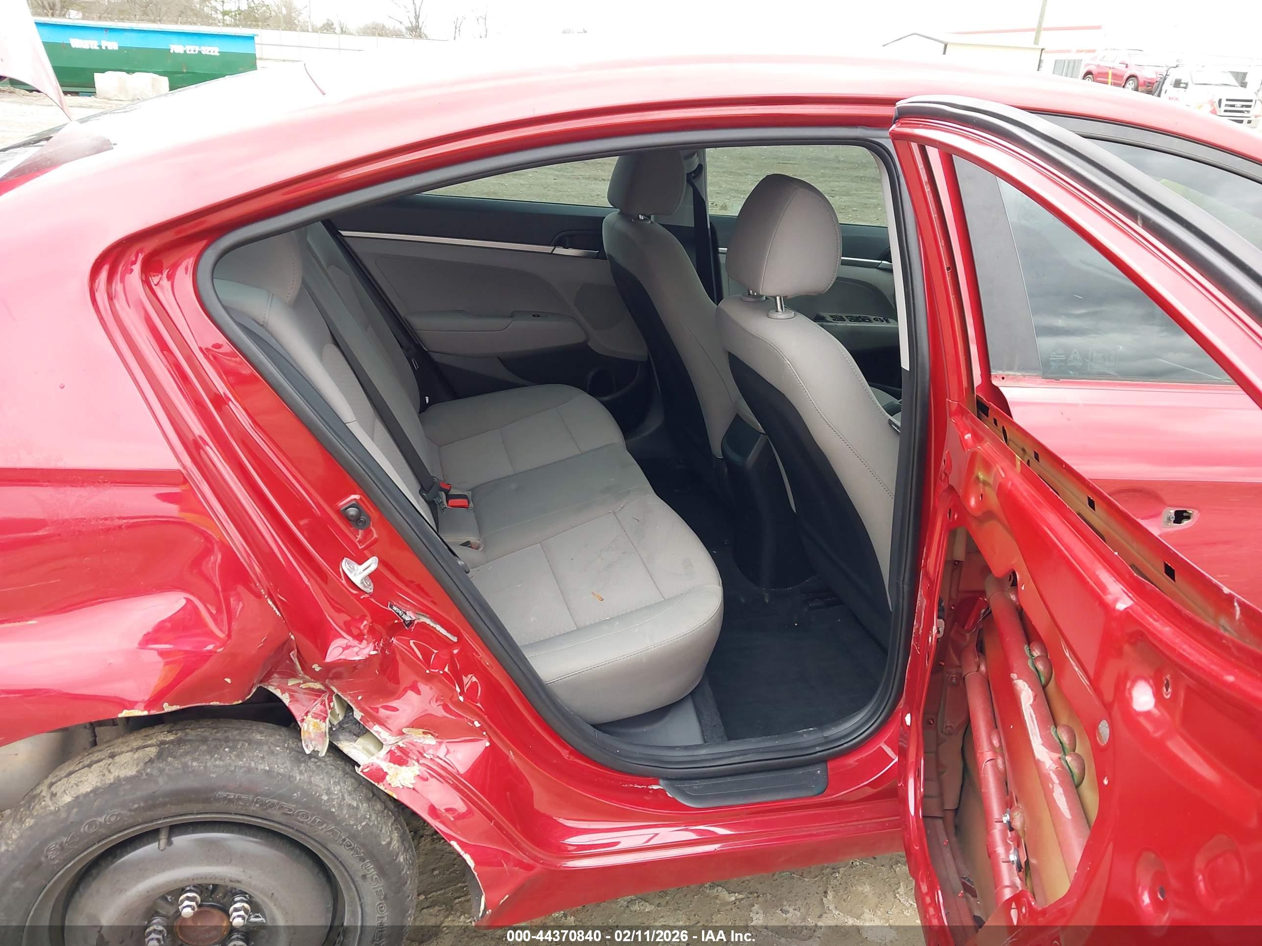 HYUNDAI ELANTRA image 8