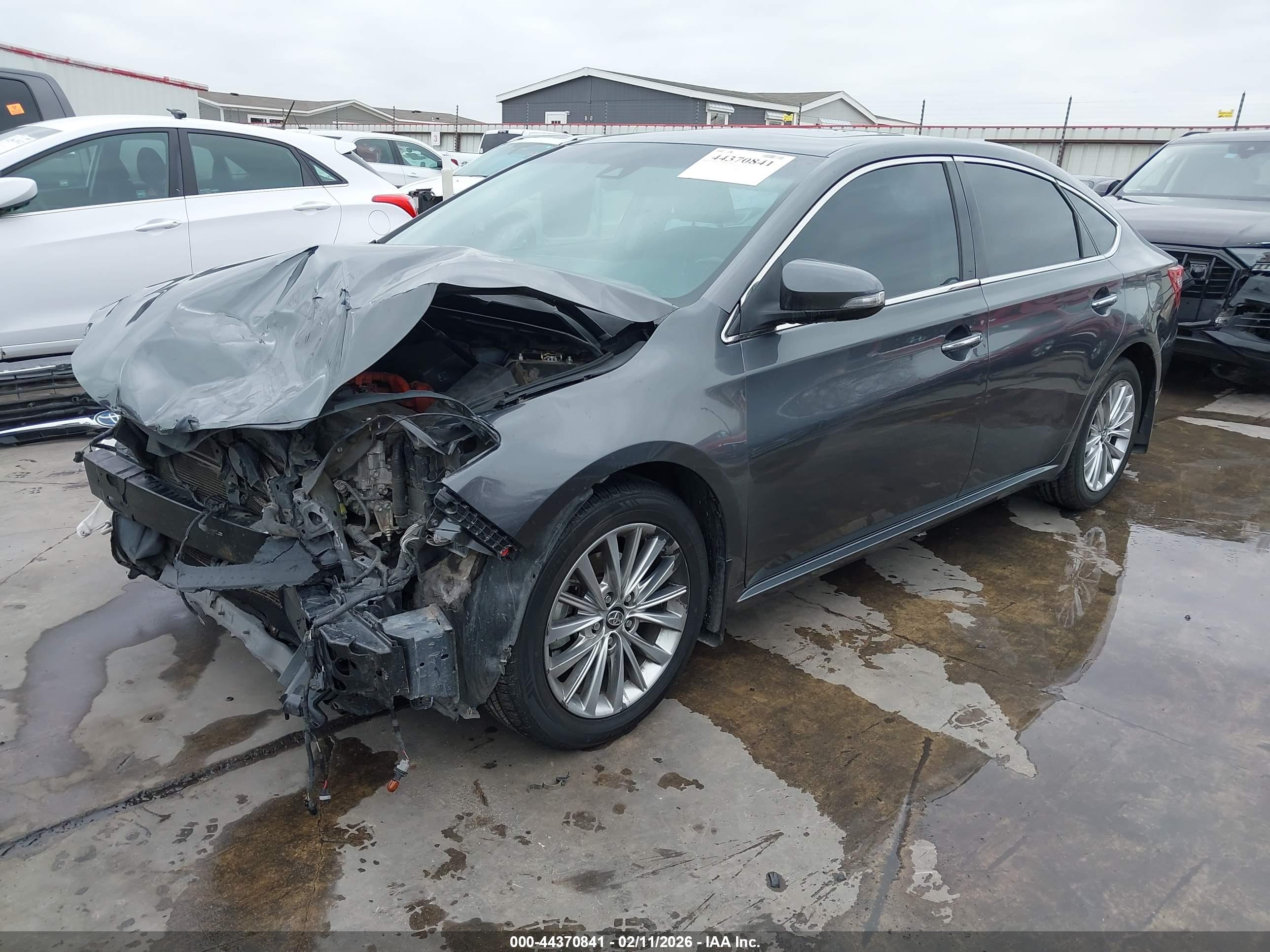 TOYOTA AVALON image 2