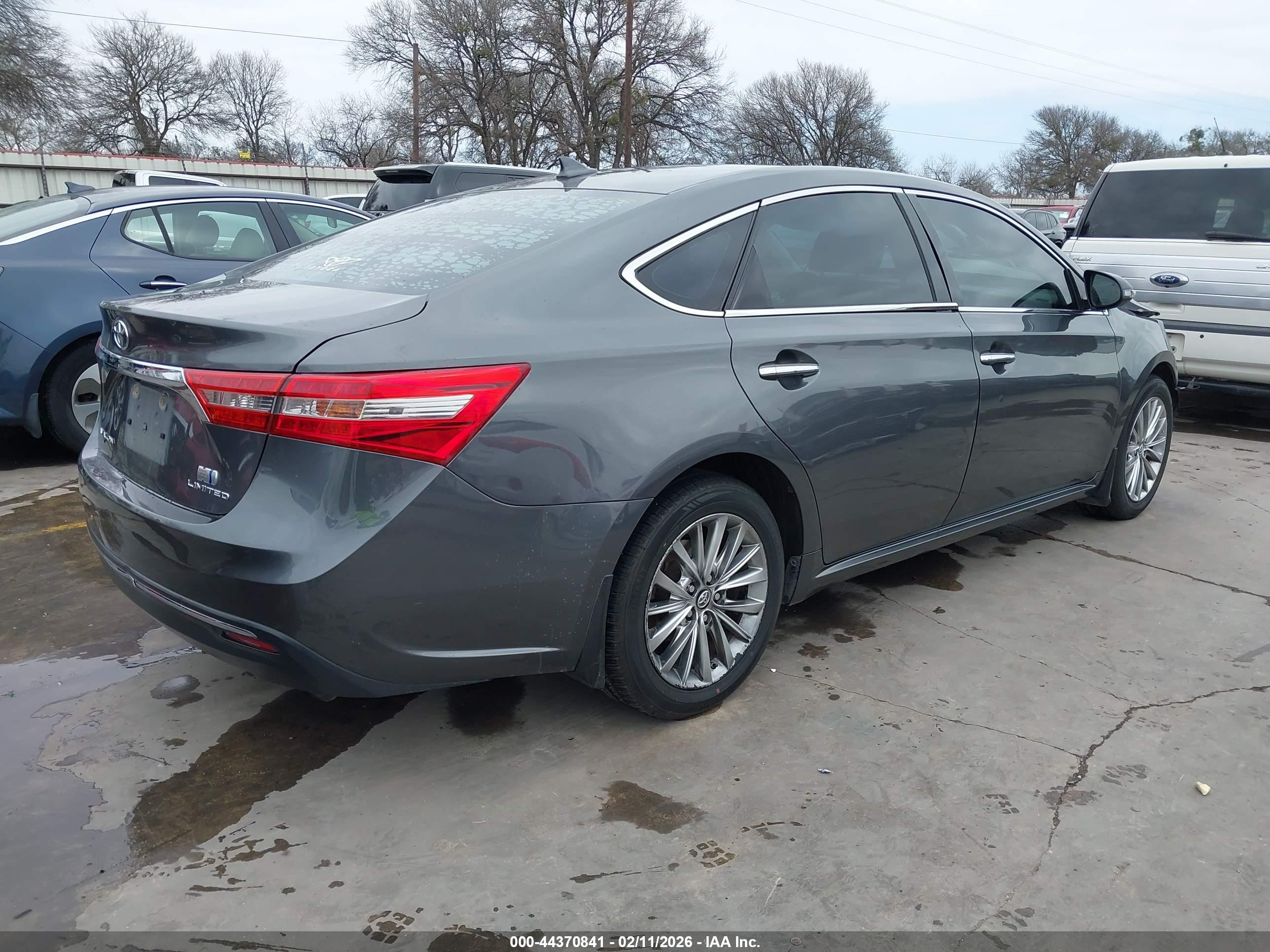 TOYOTA AVALON image 4