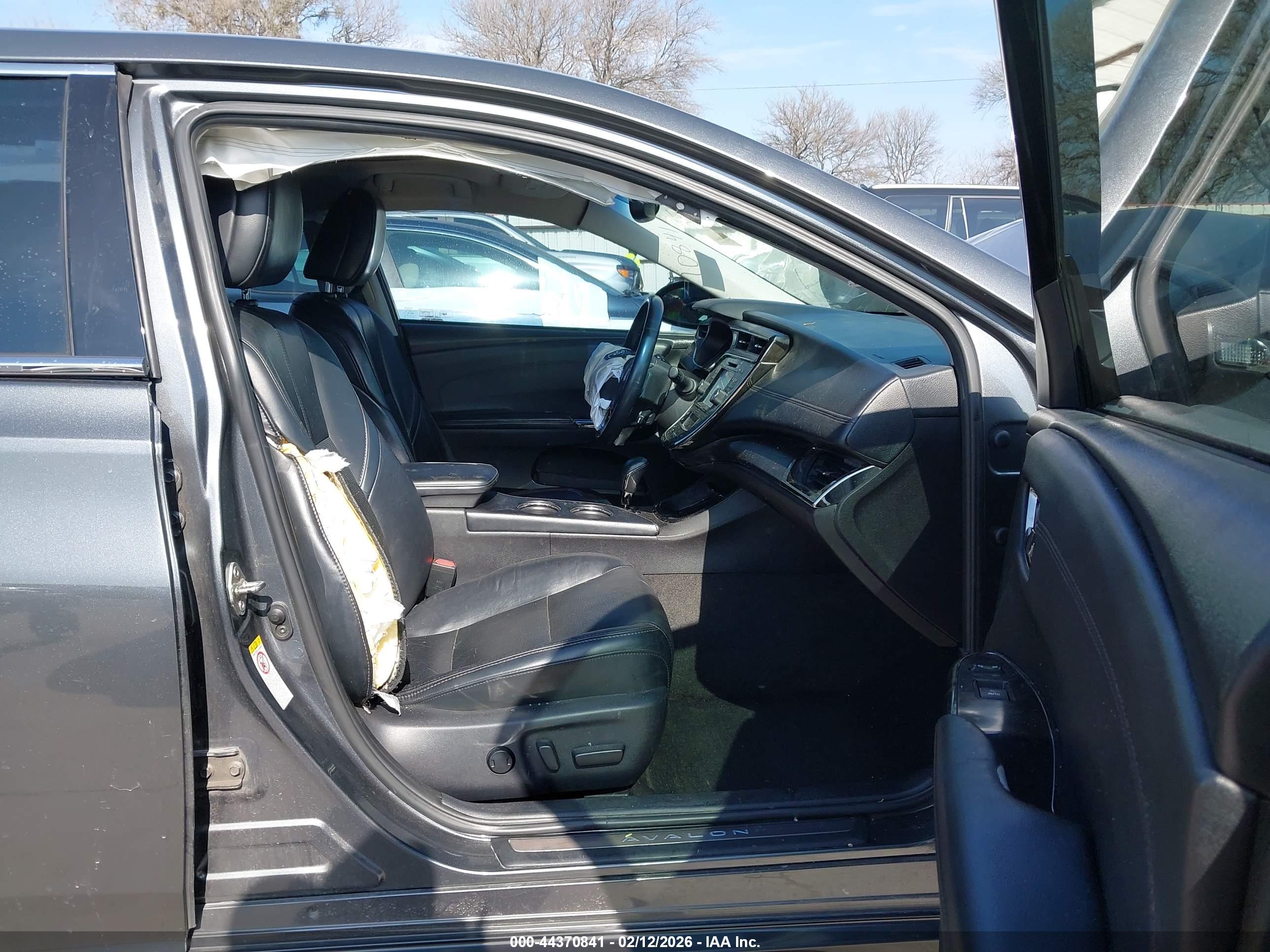 TOYOTA AVALON image 5