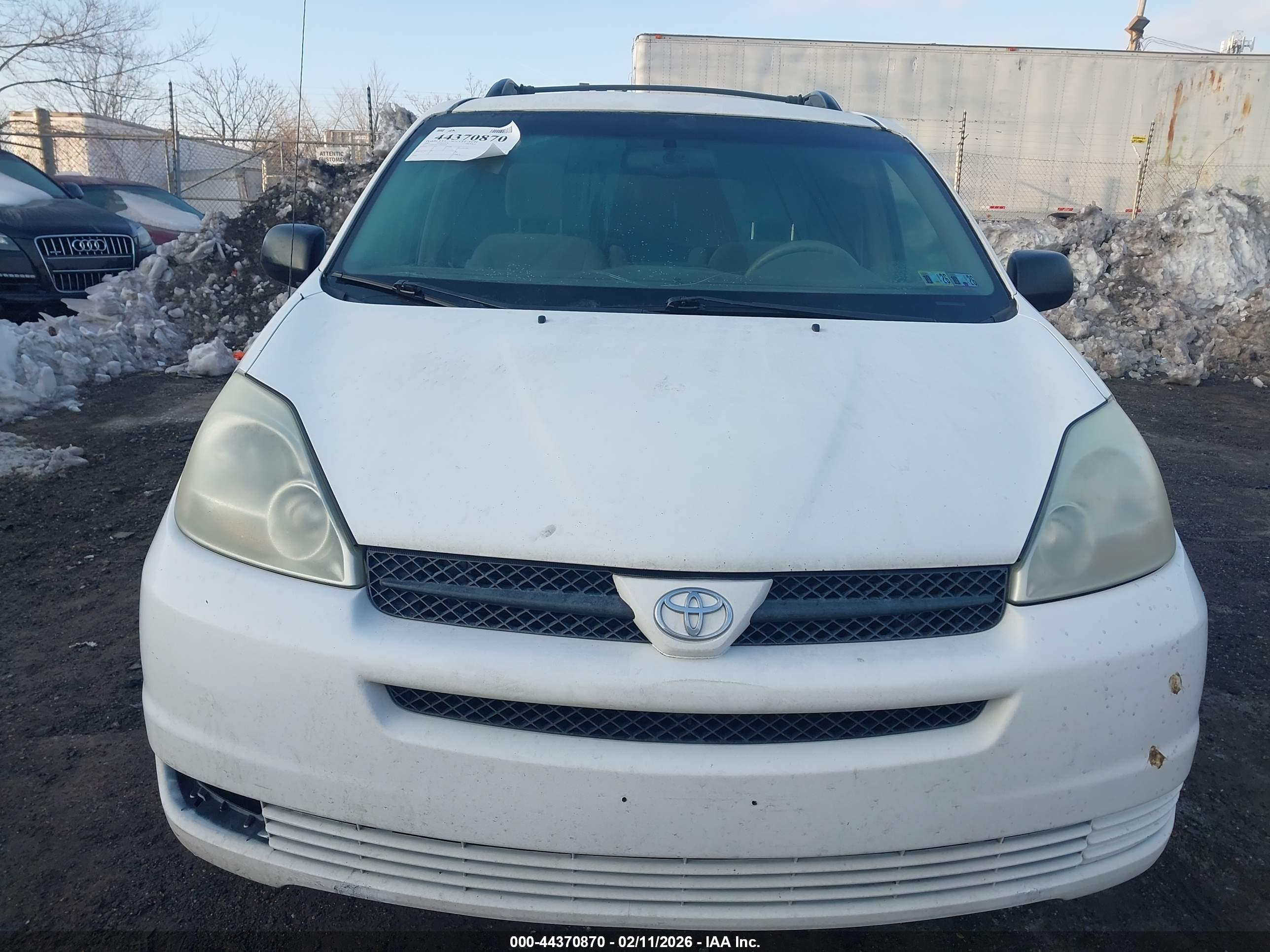TOYOTA SIENNA image 6