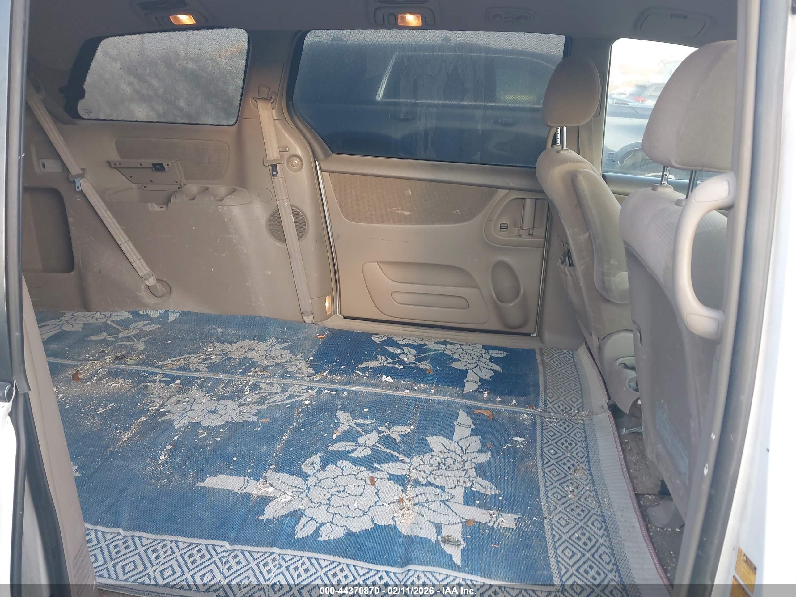 TOYOTA SIENNA image 8