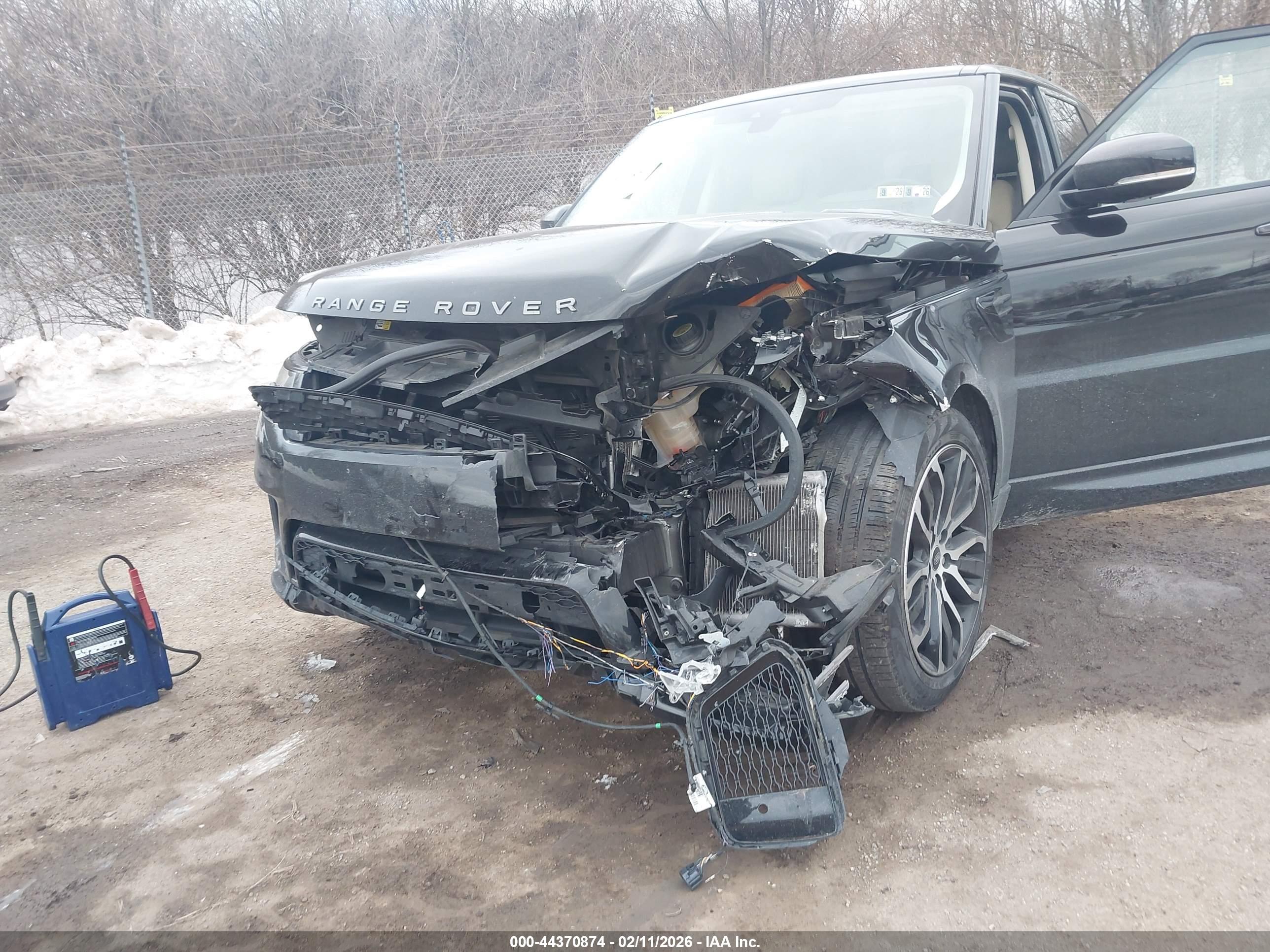 LAND ROVER image 6