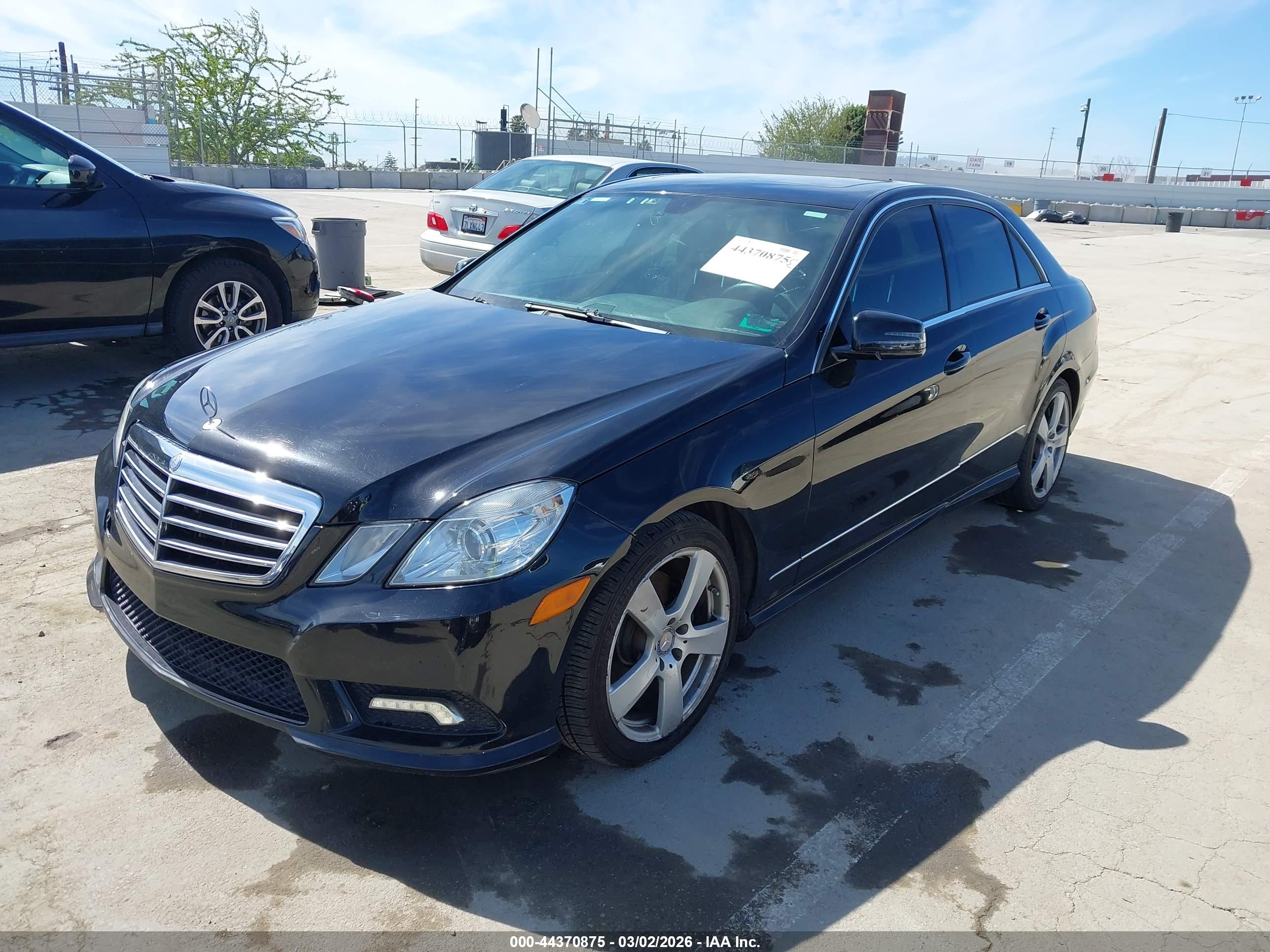MERCEDES-BENZ E image 2