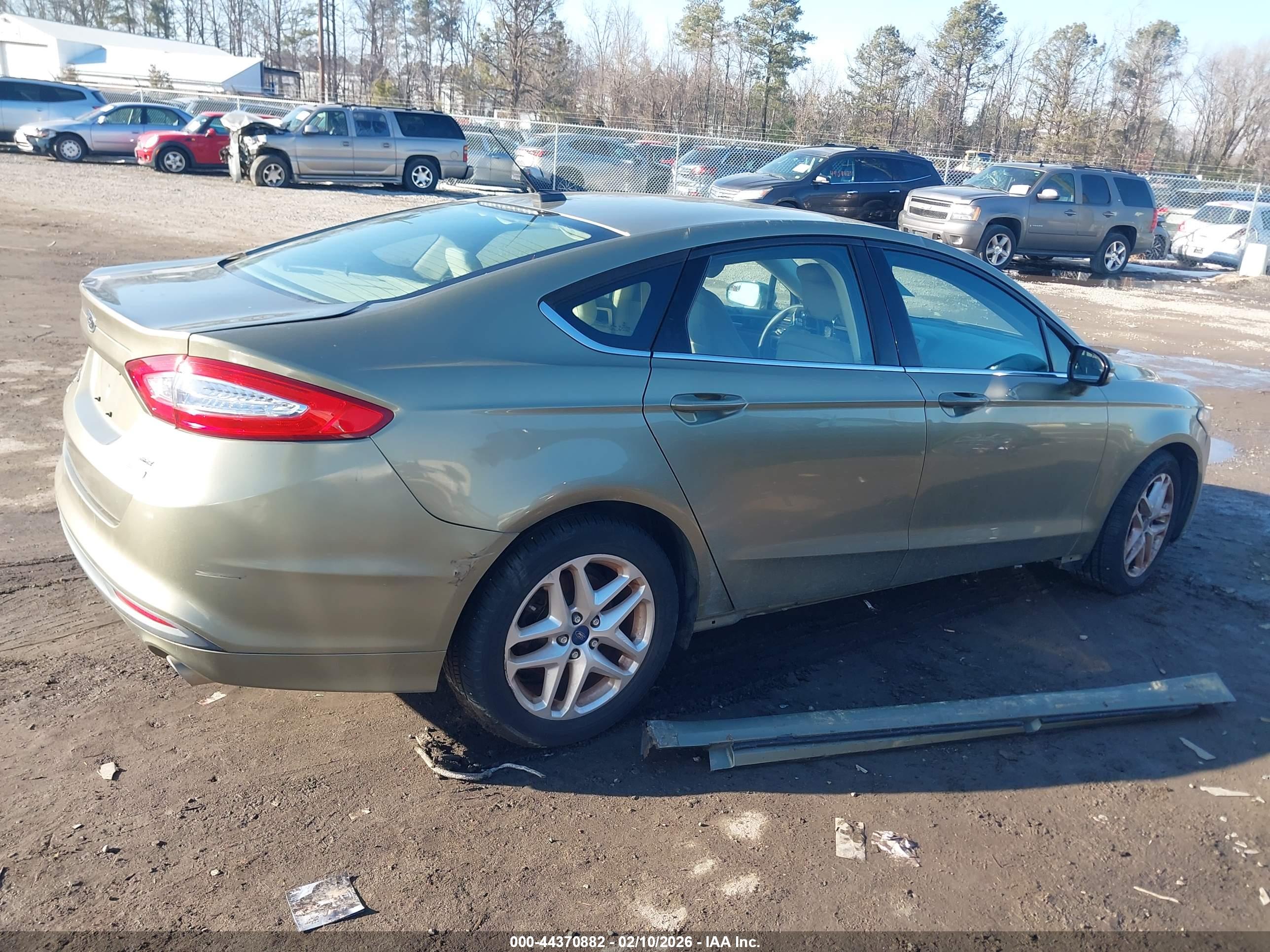 FORD FUSION image 4