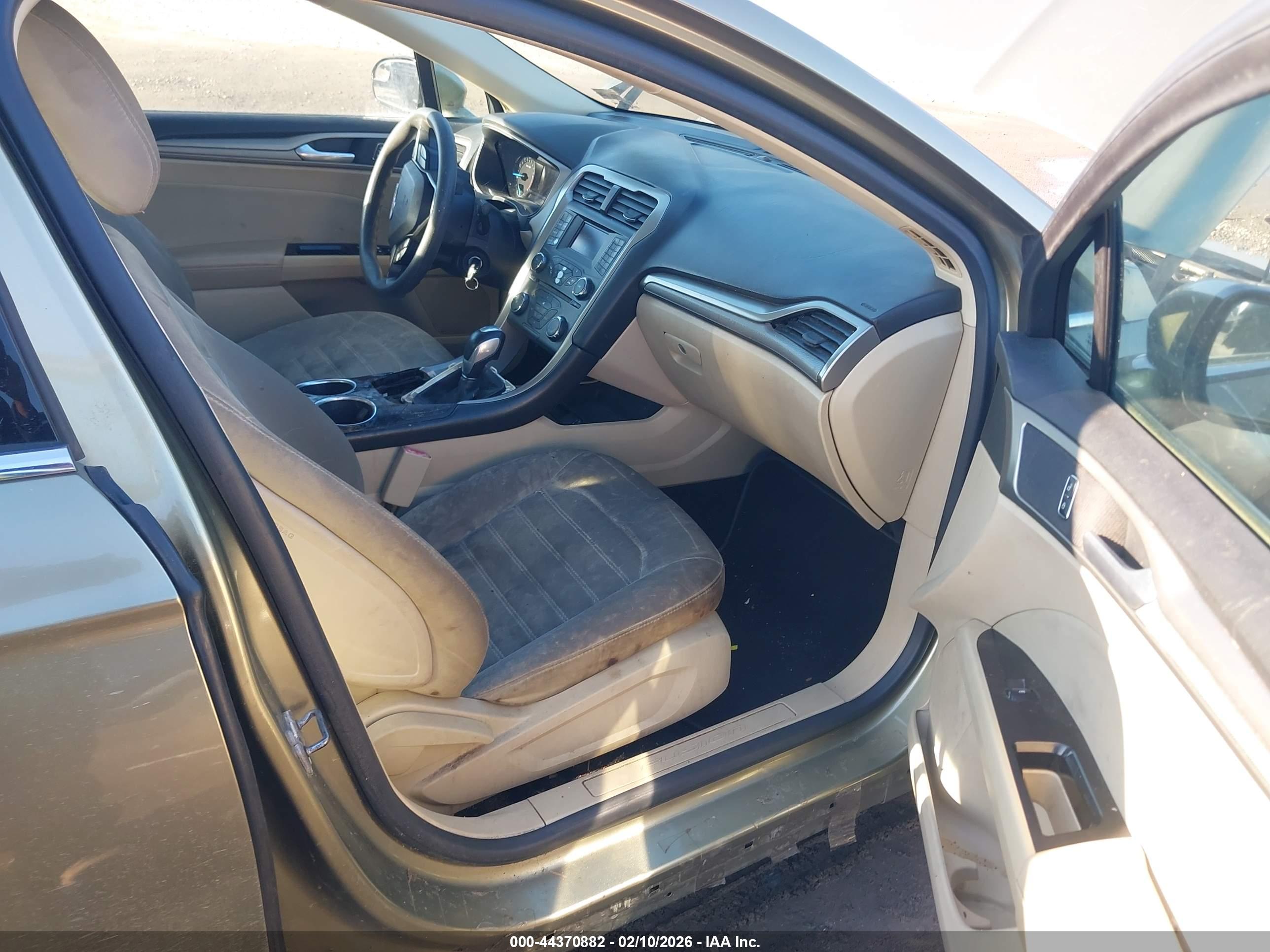 FORD FUSION image 5