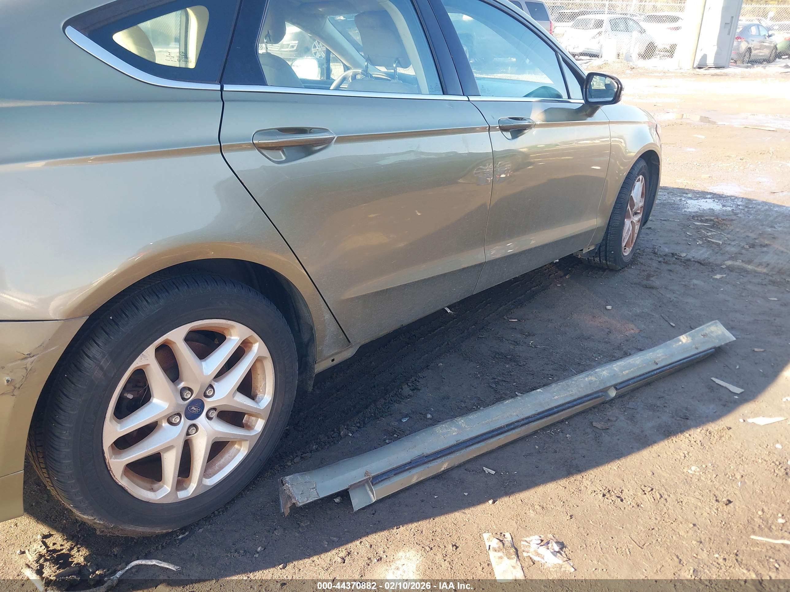 FORD FUSION image 6