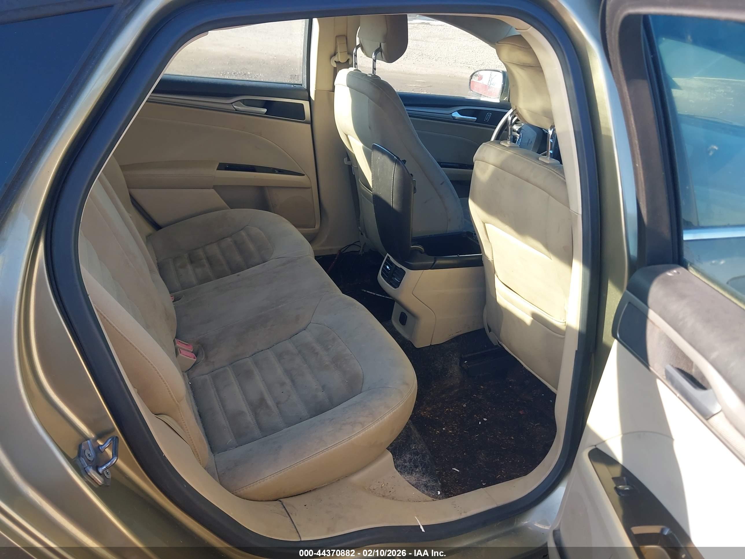 FORD FUSION image 8