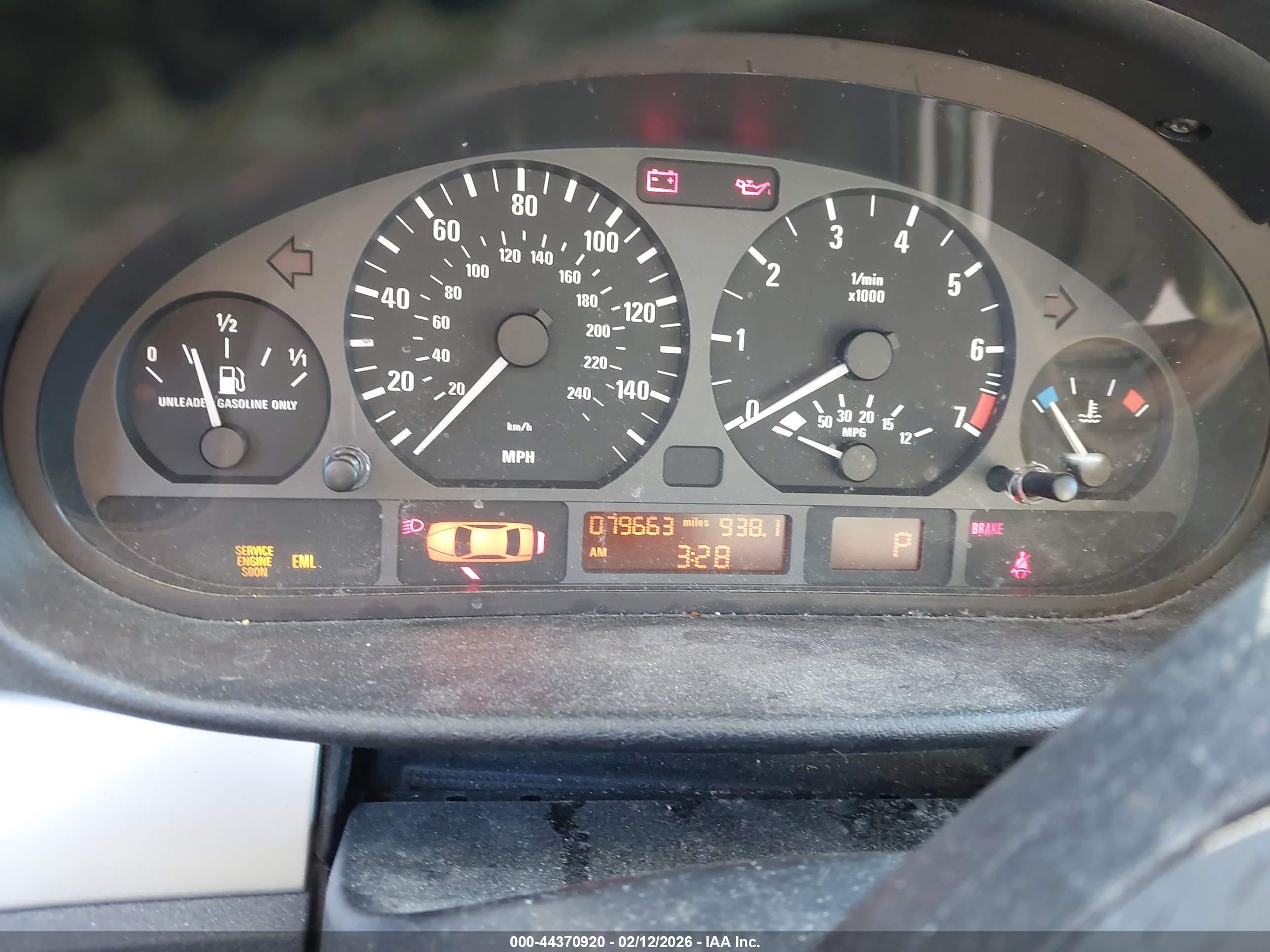 BMW 325I image 7
