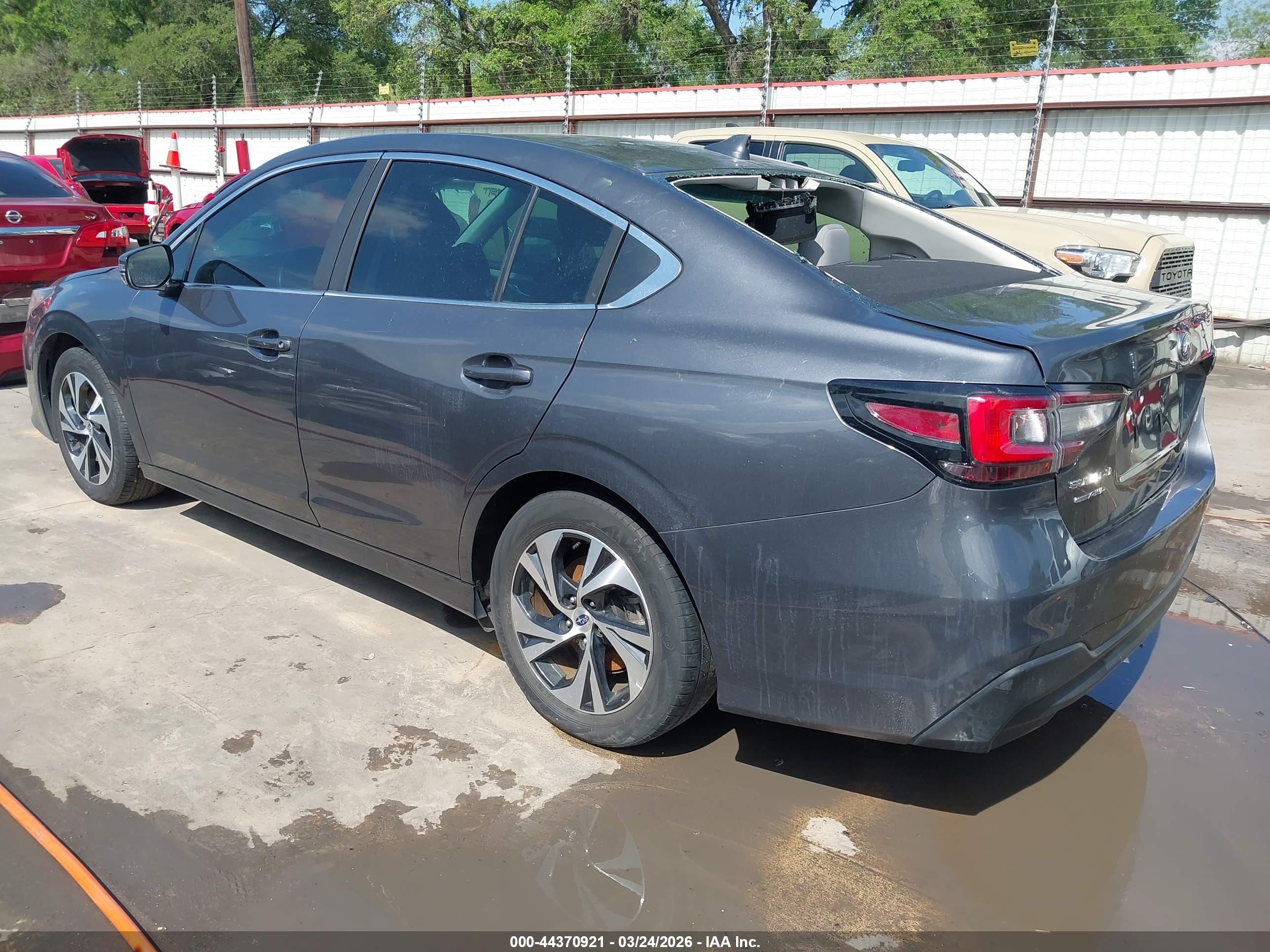 SUBARU LEGACY image 3